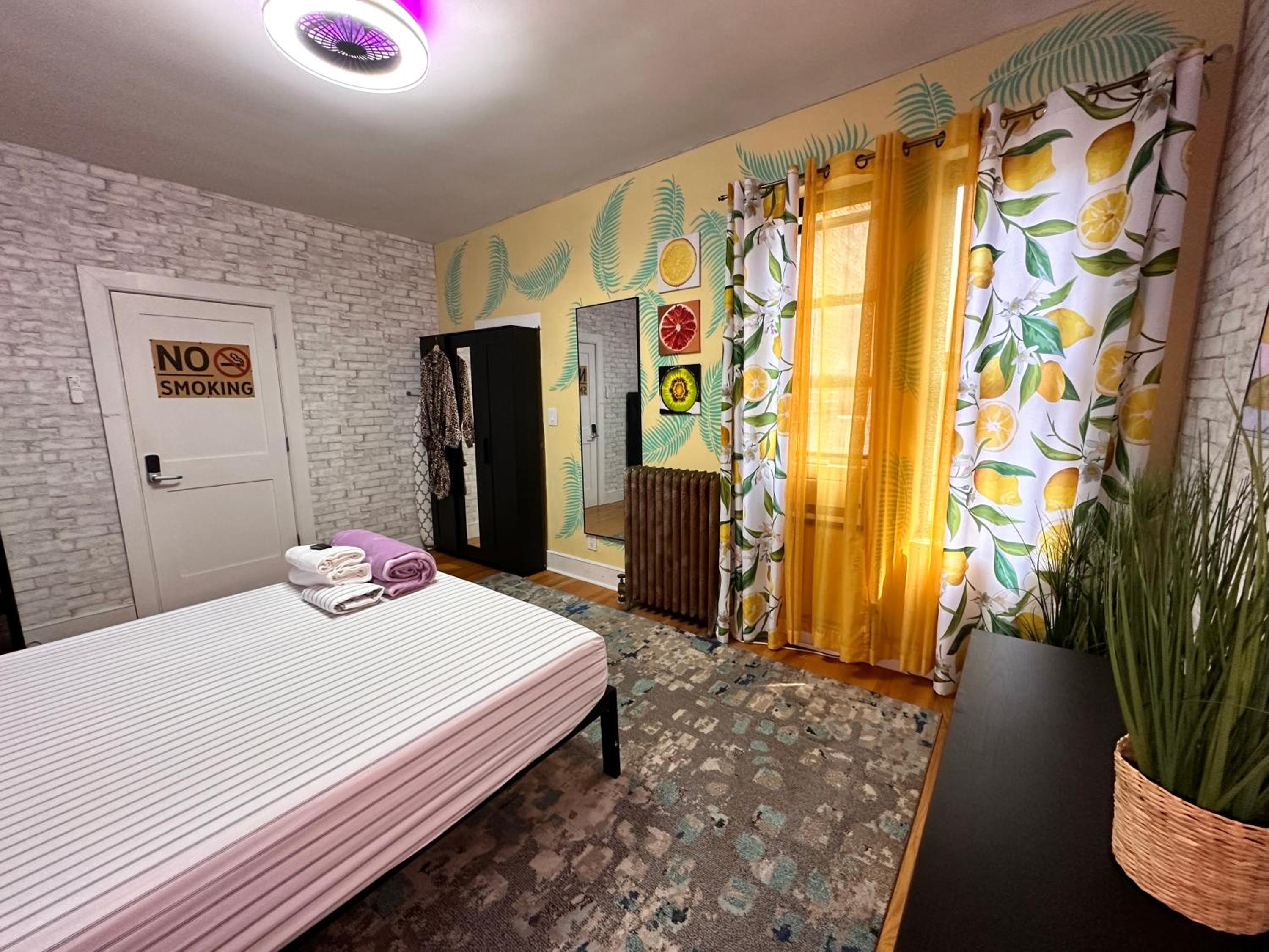 Double Room with Shared Bathroom photo 2