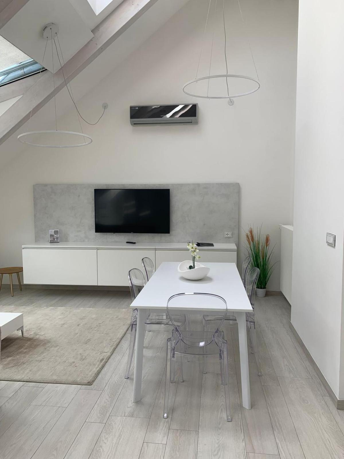 Three-Bedroom Apartment photo 2