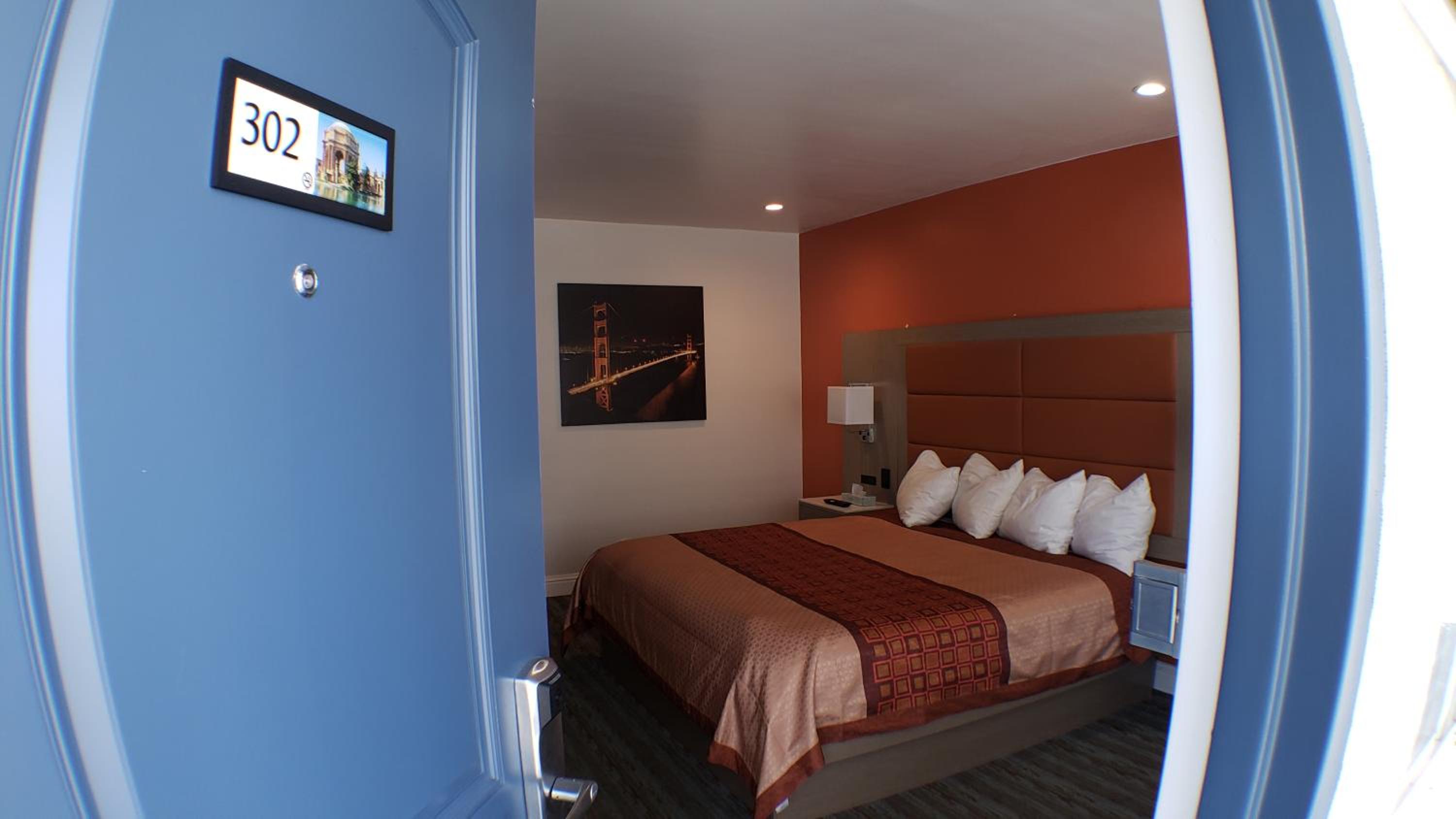 Standard King Room - Photo 6