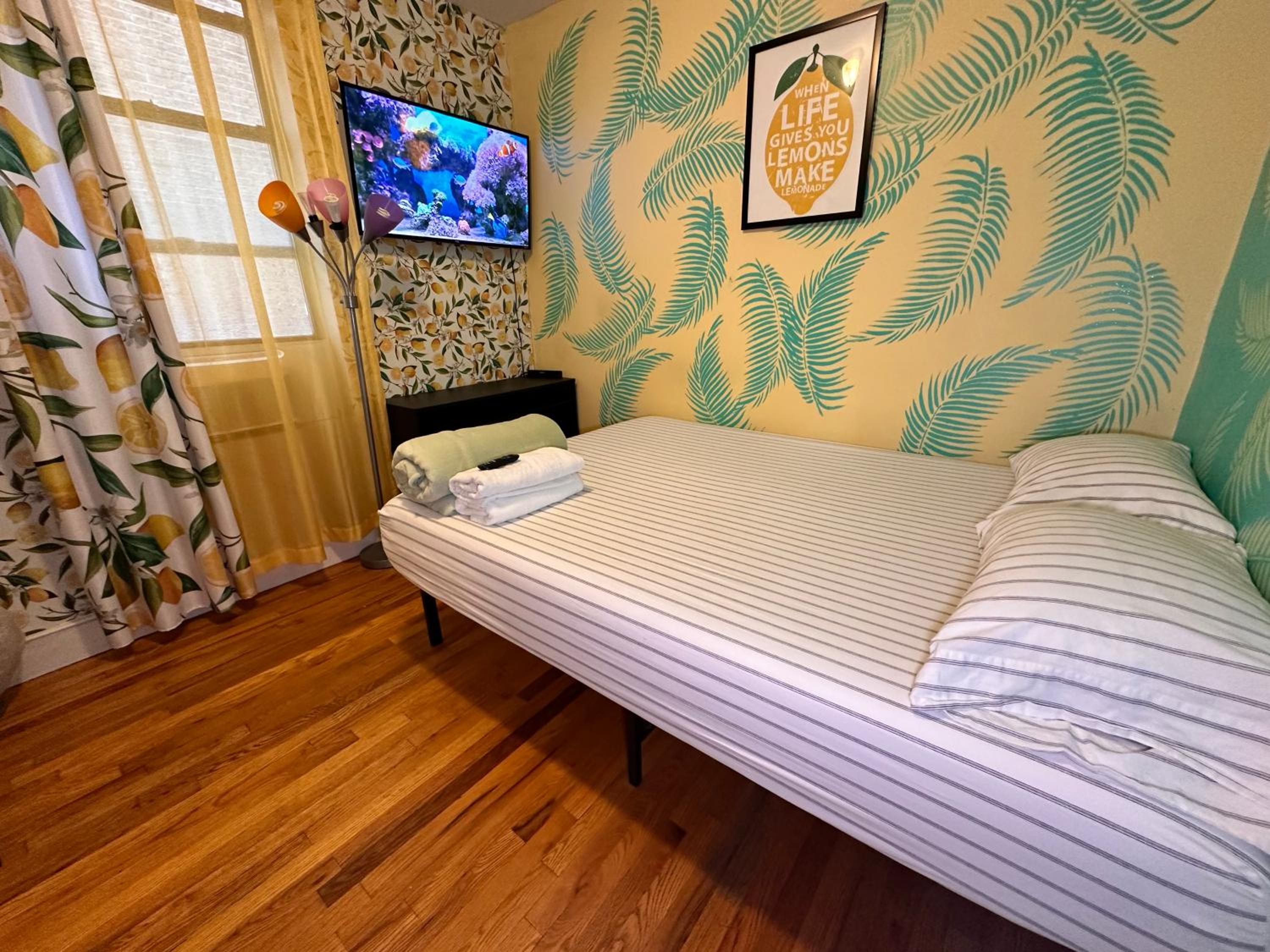 Double Room with Shared Bathroom photo 2