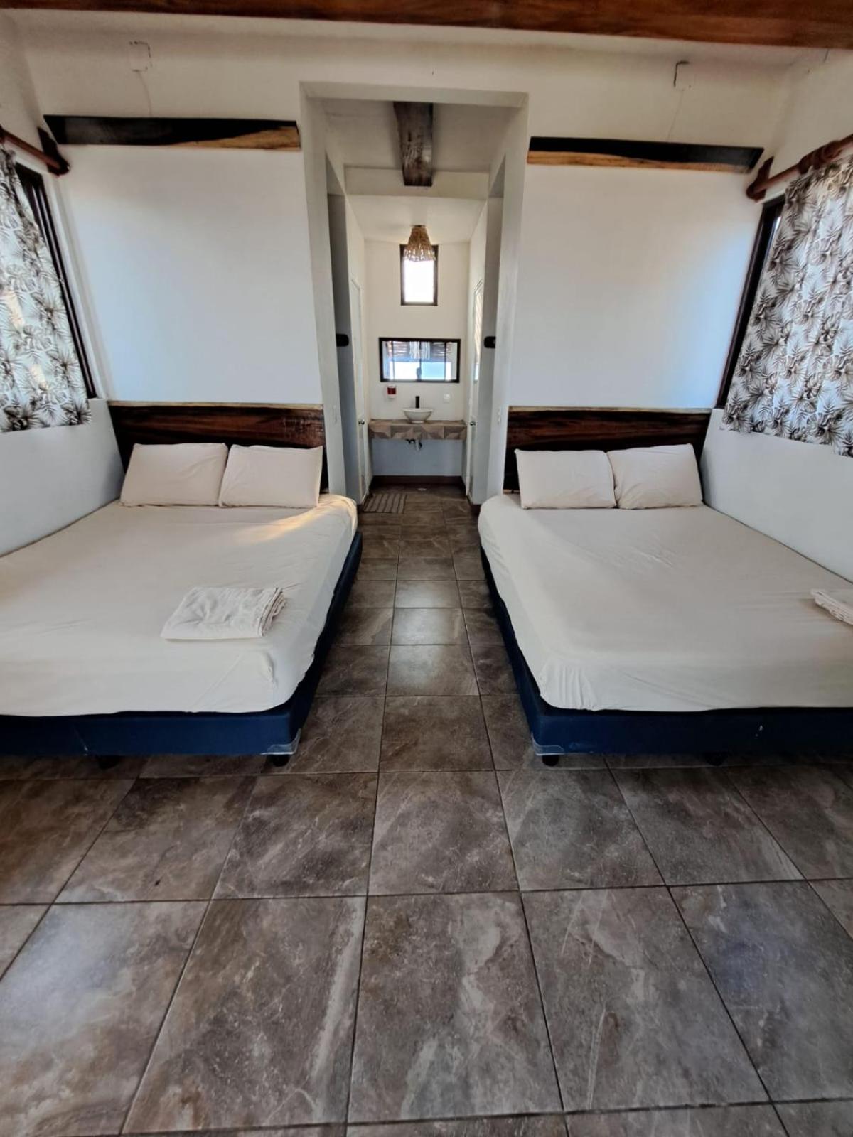 Deluxe Double or Twin Room with Sea View - Photo 1