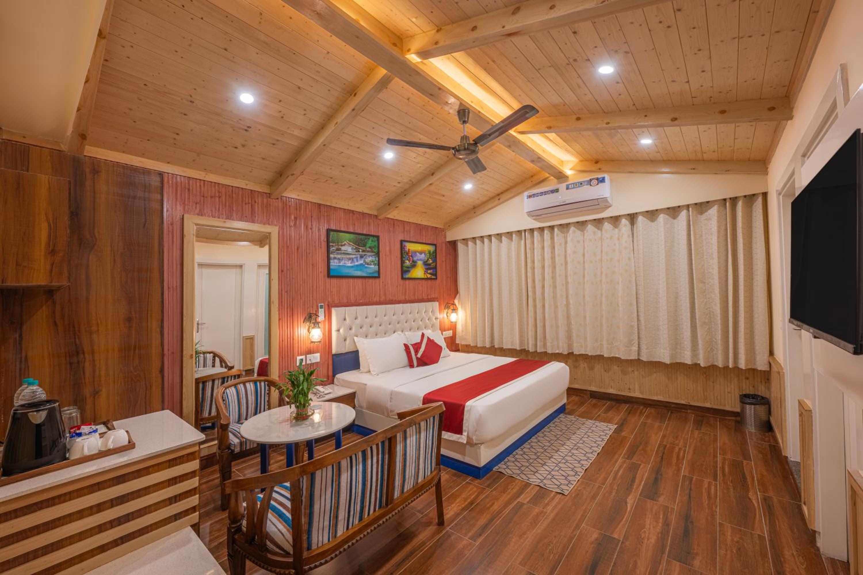 Deluxe Room - Photo 1