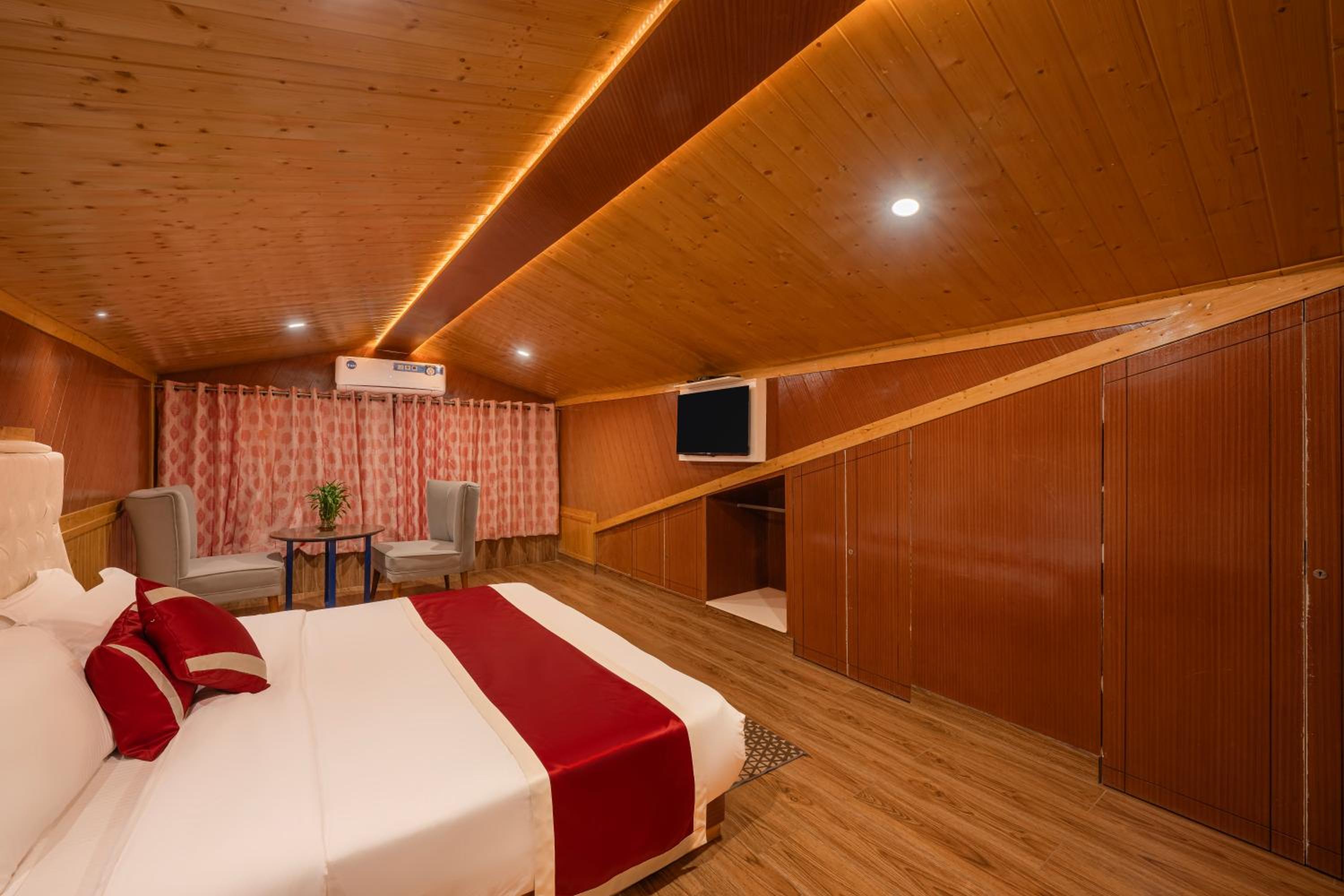 Two-Bedroom Apartment - Photo 3