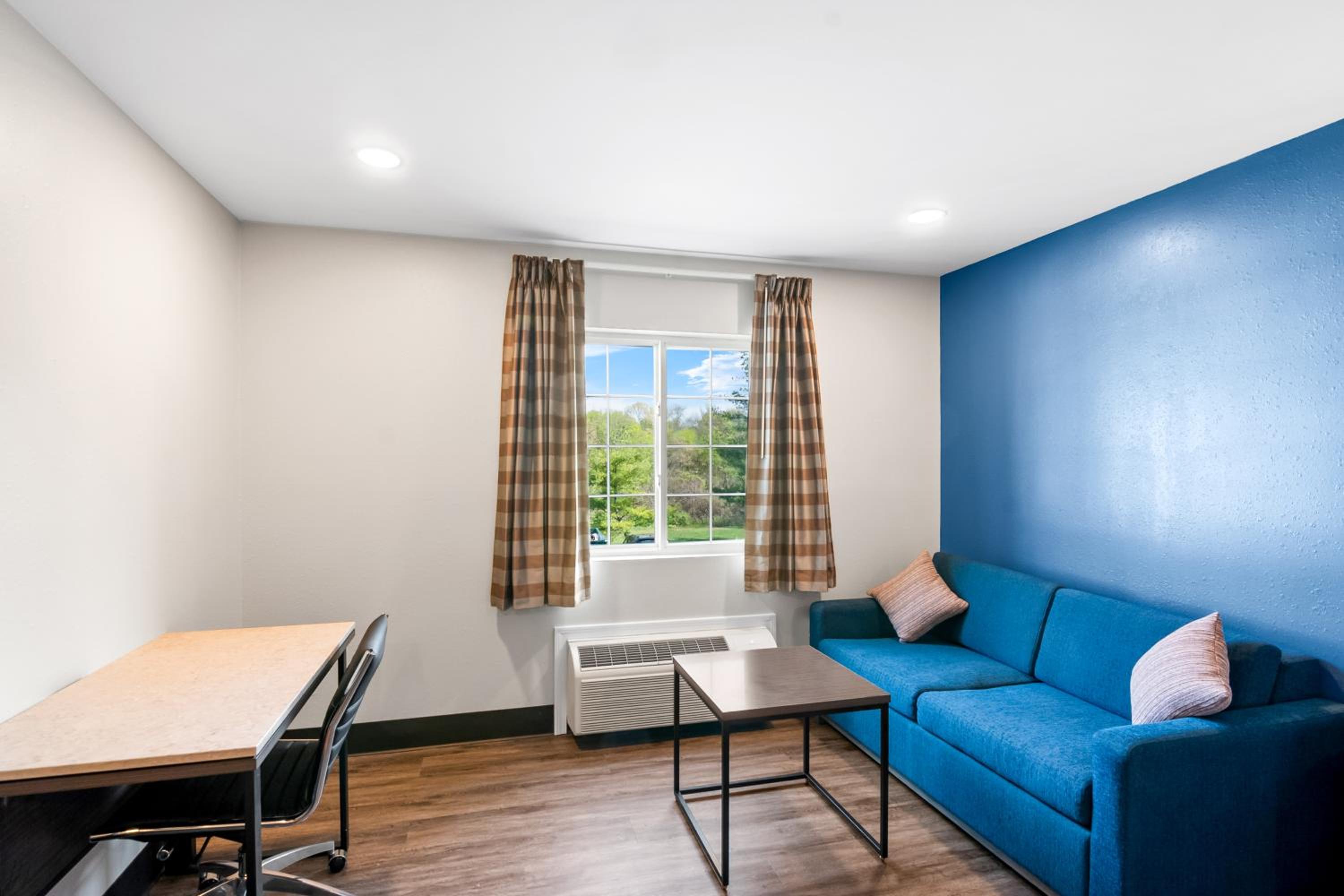 Triple Room - Non Smoking/Exterior Hall - Photo 1