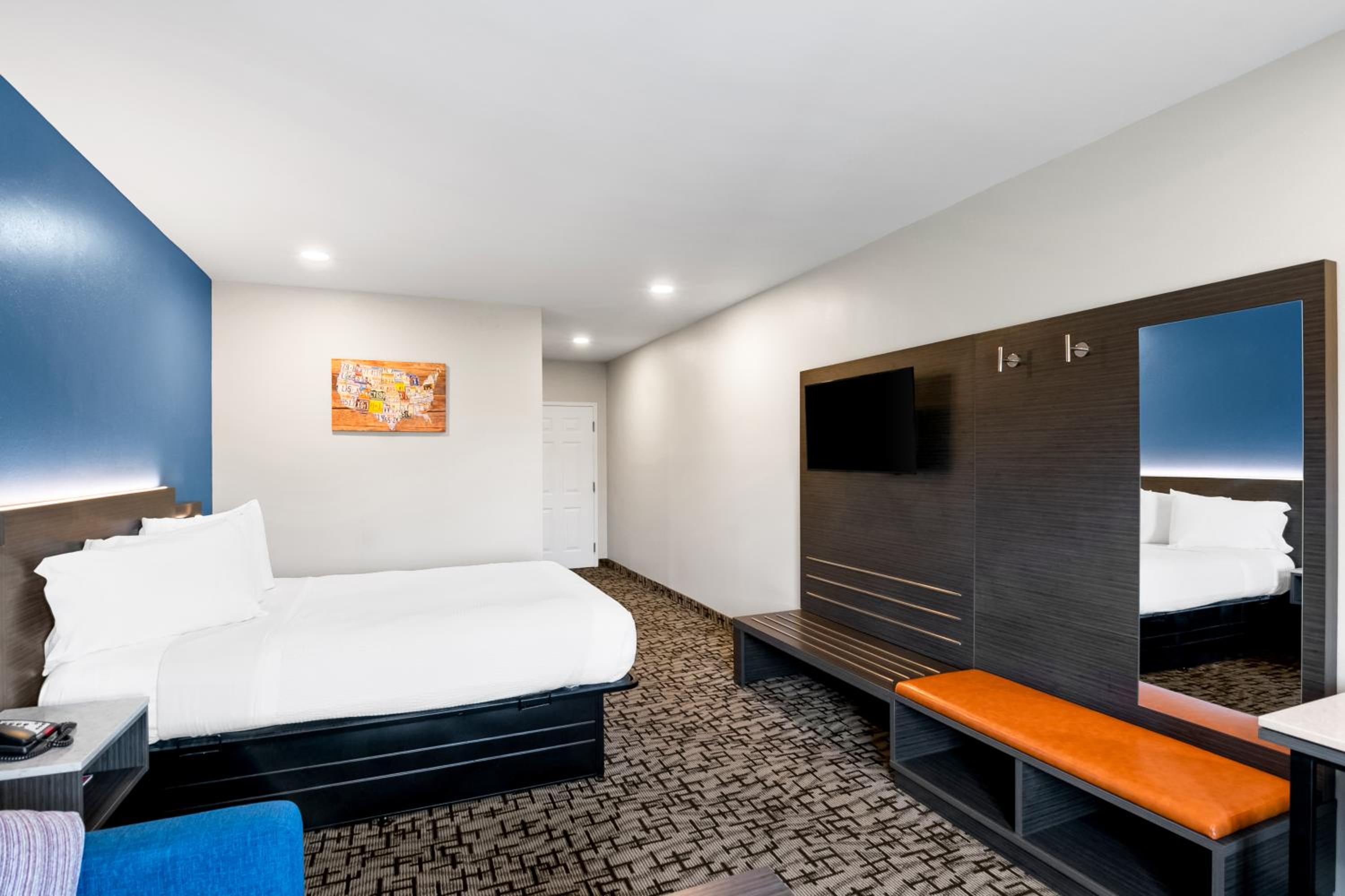 Triple Room - Non Smoking/Exterior Hall - Photo 2