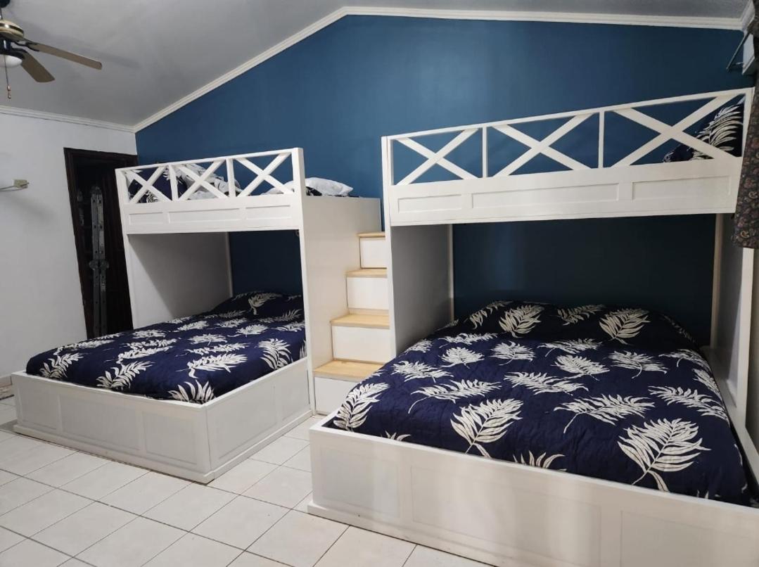 Four-Bedroom House photo 2