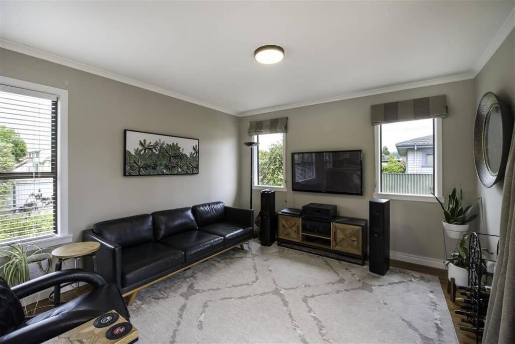Three-Bedroom House photo 1