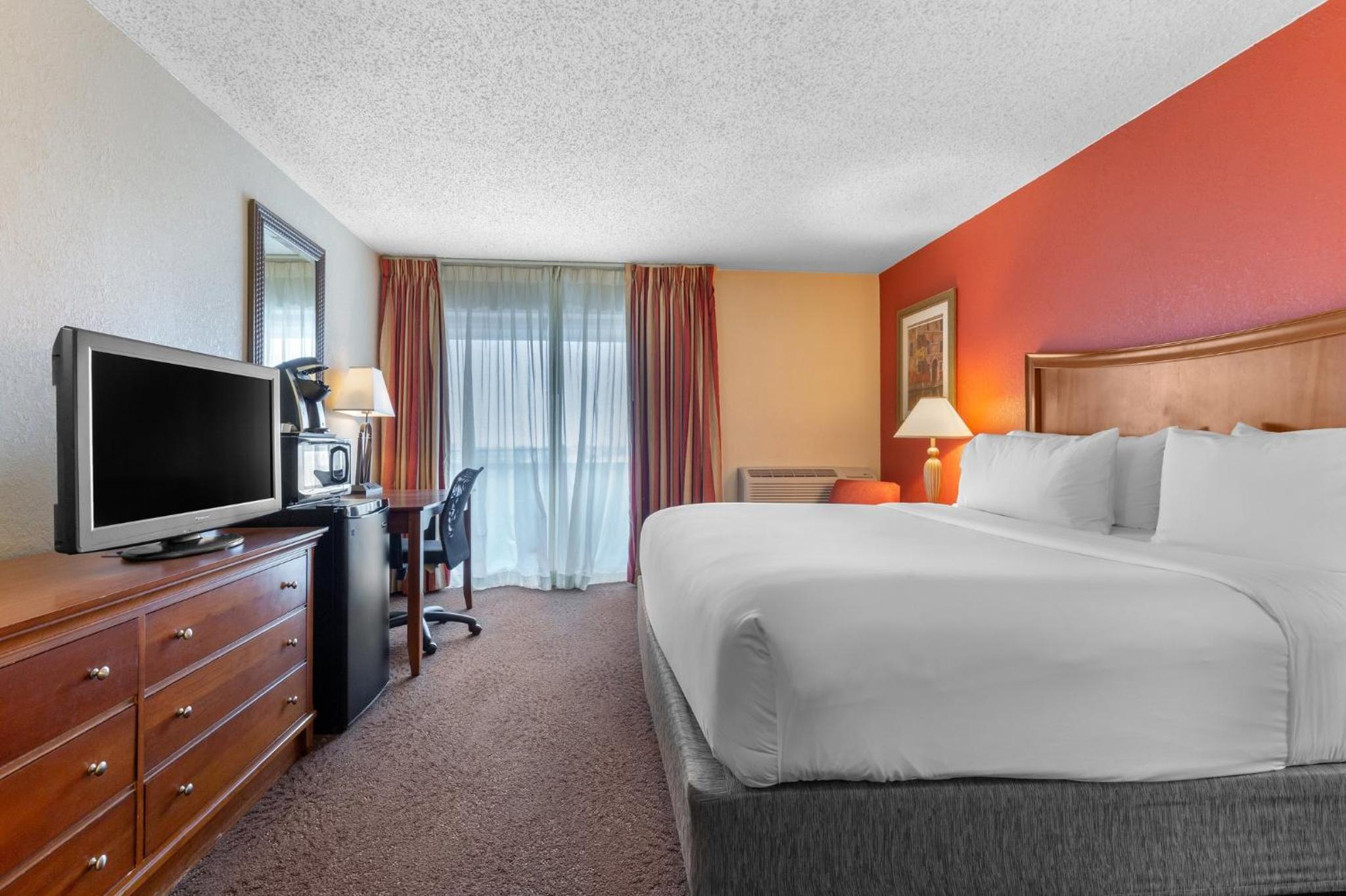 Standard King Room - Photo 4