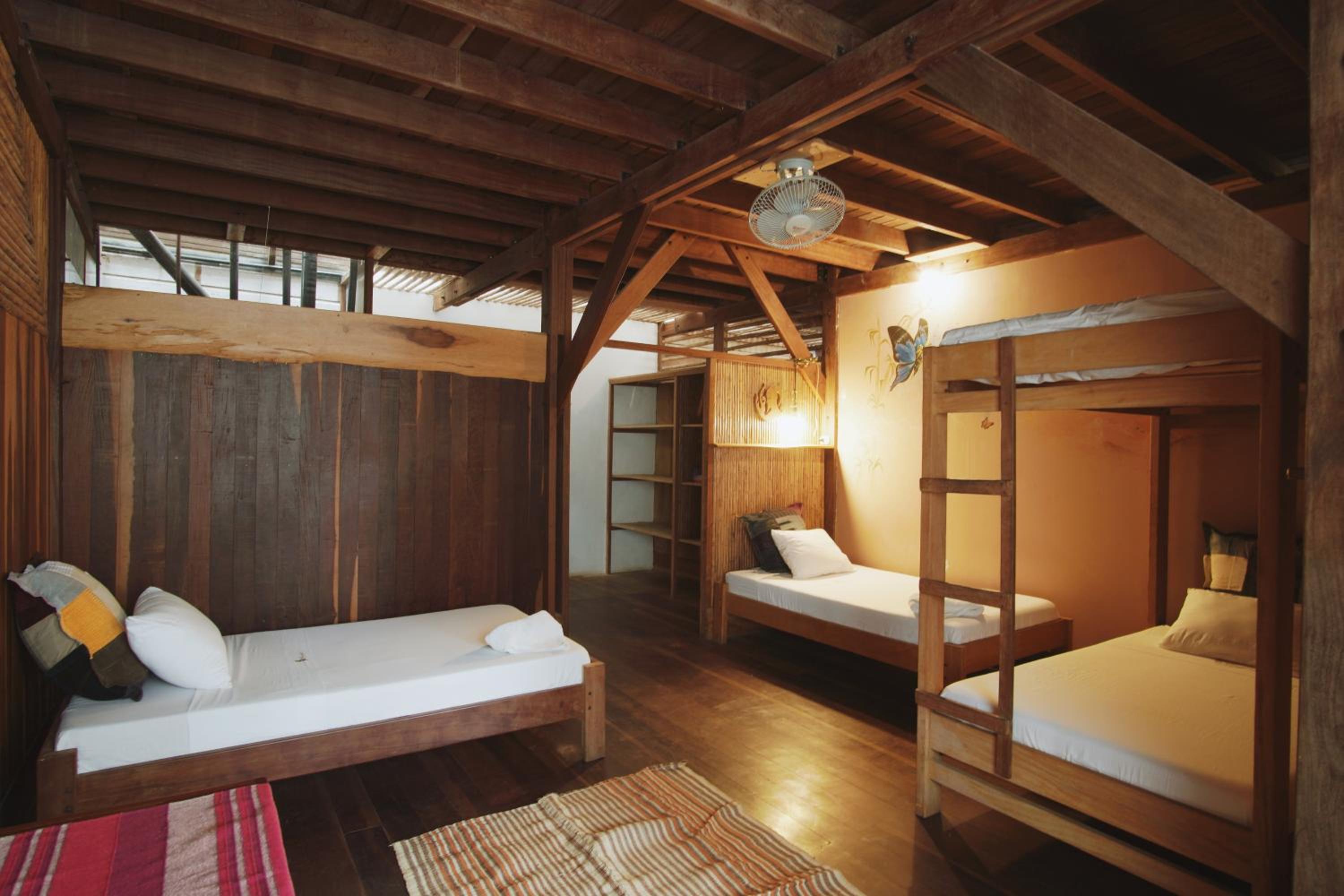 Quadruple Room with Private Bathroom photo 1