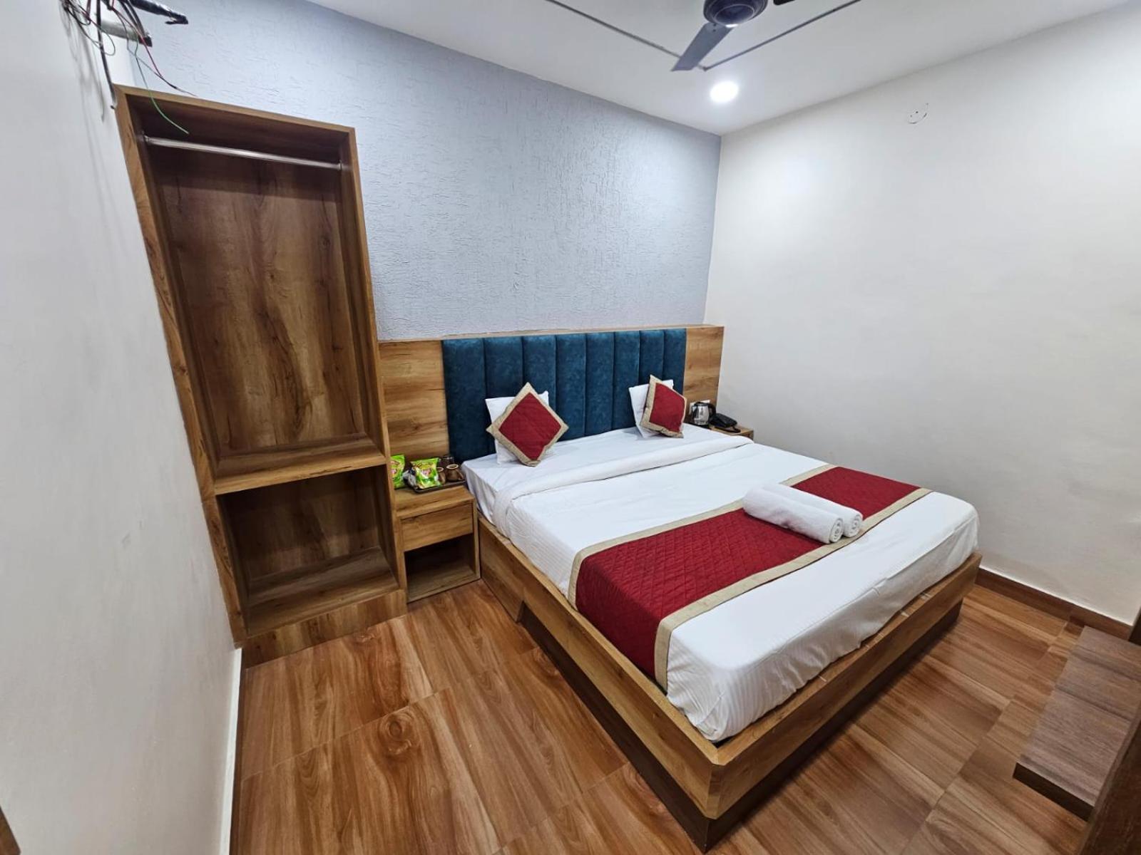 Deluxe Double Room (2 Adults + 1 Child) - Photo 10