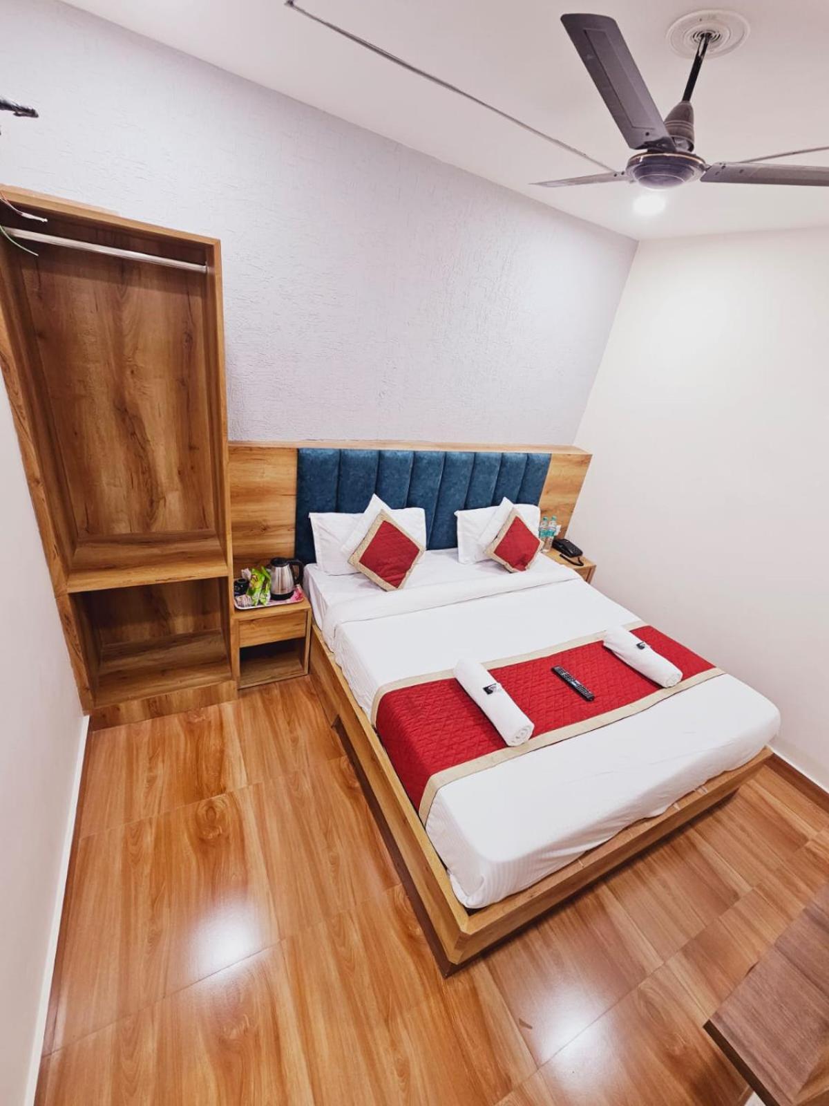 Deluxe Double Room (2 Adults + 1 Child) - Photo 7