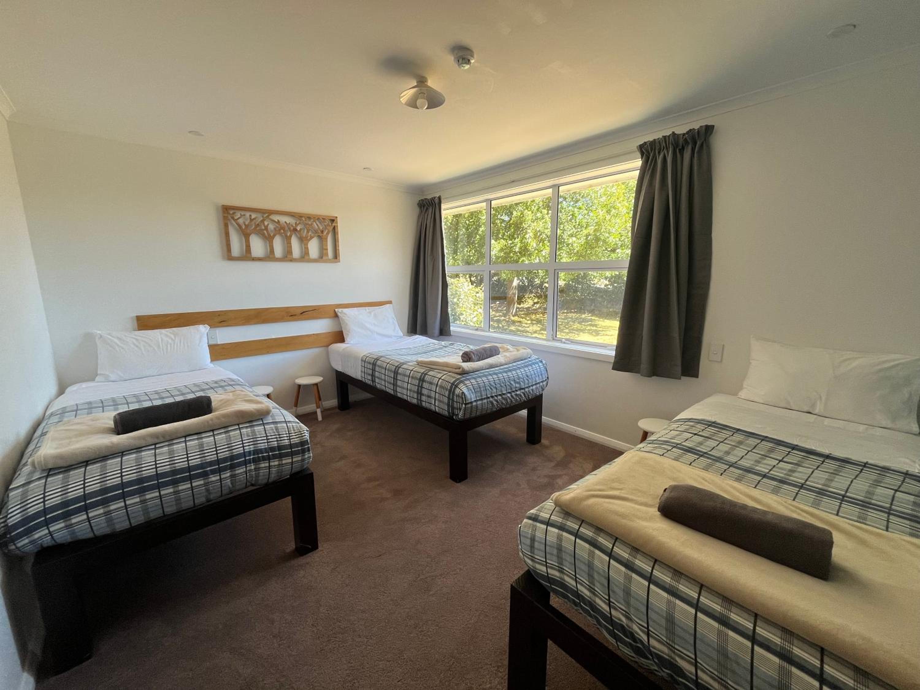 Basic Triple Room with Shared Bathroom photo 1