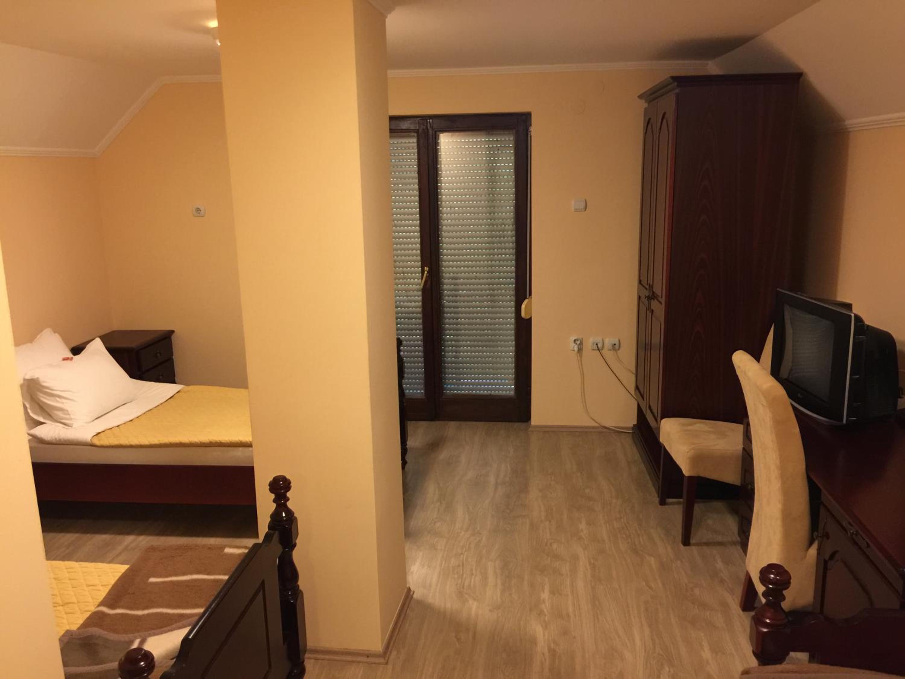 Deluxe Triple Room photo 3