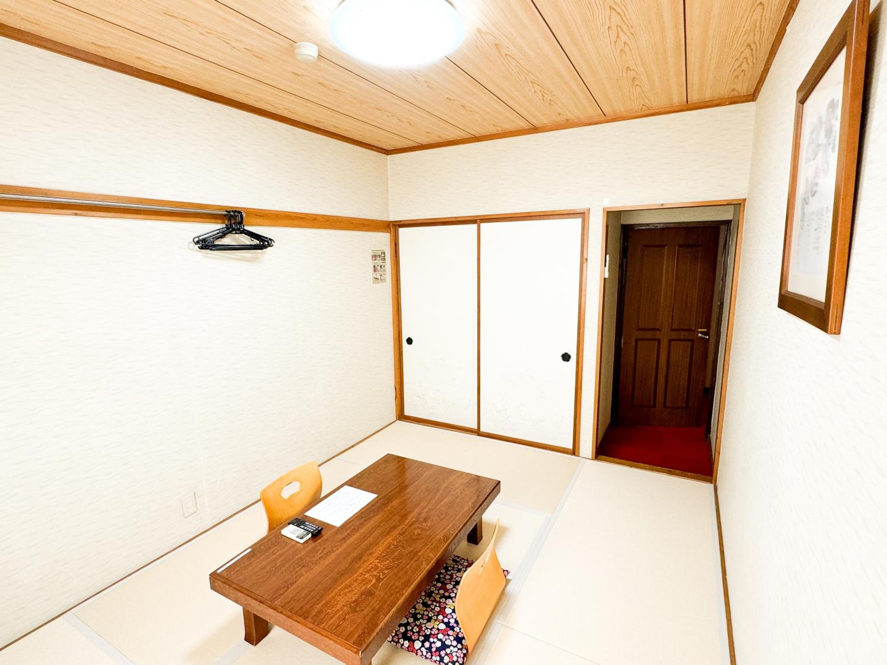Japanese-Style Twin Room with Shared Bathroom photo 2