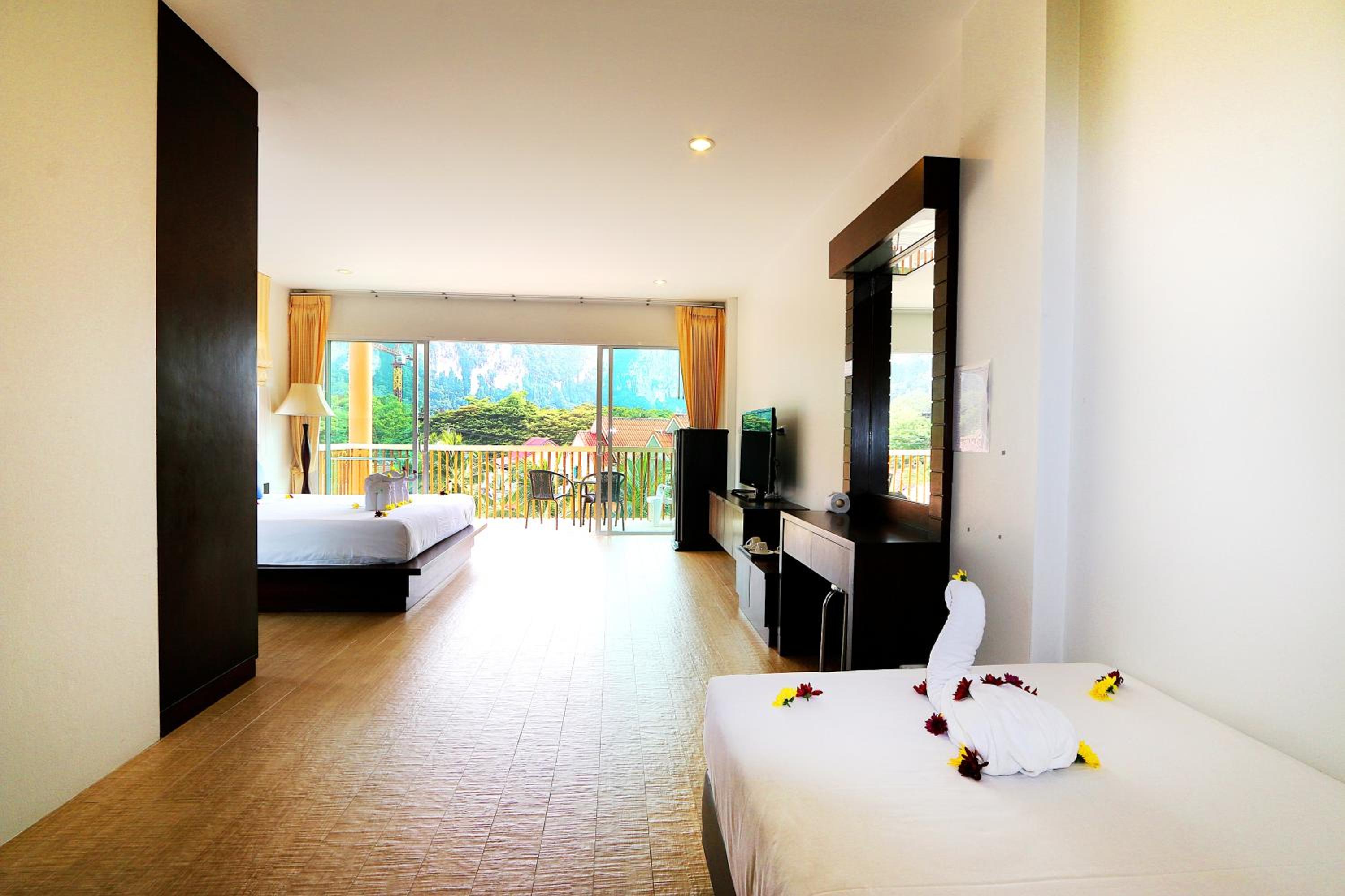 Deluxe Triple Room - Photo 10