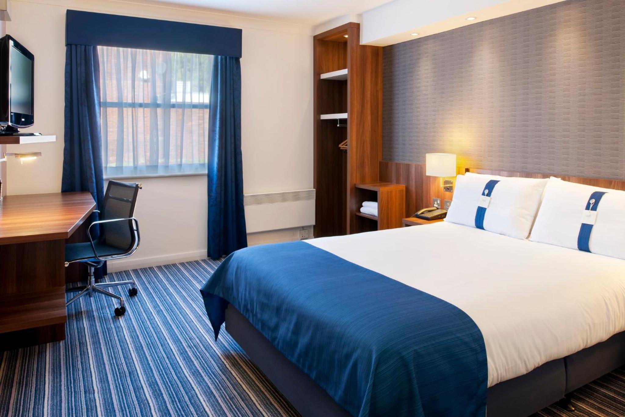 Standard Room with Free Hot Breakfast - Photo 5