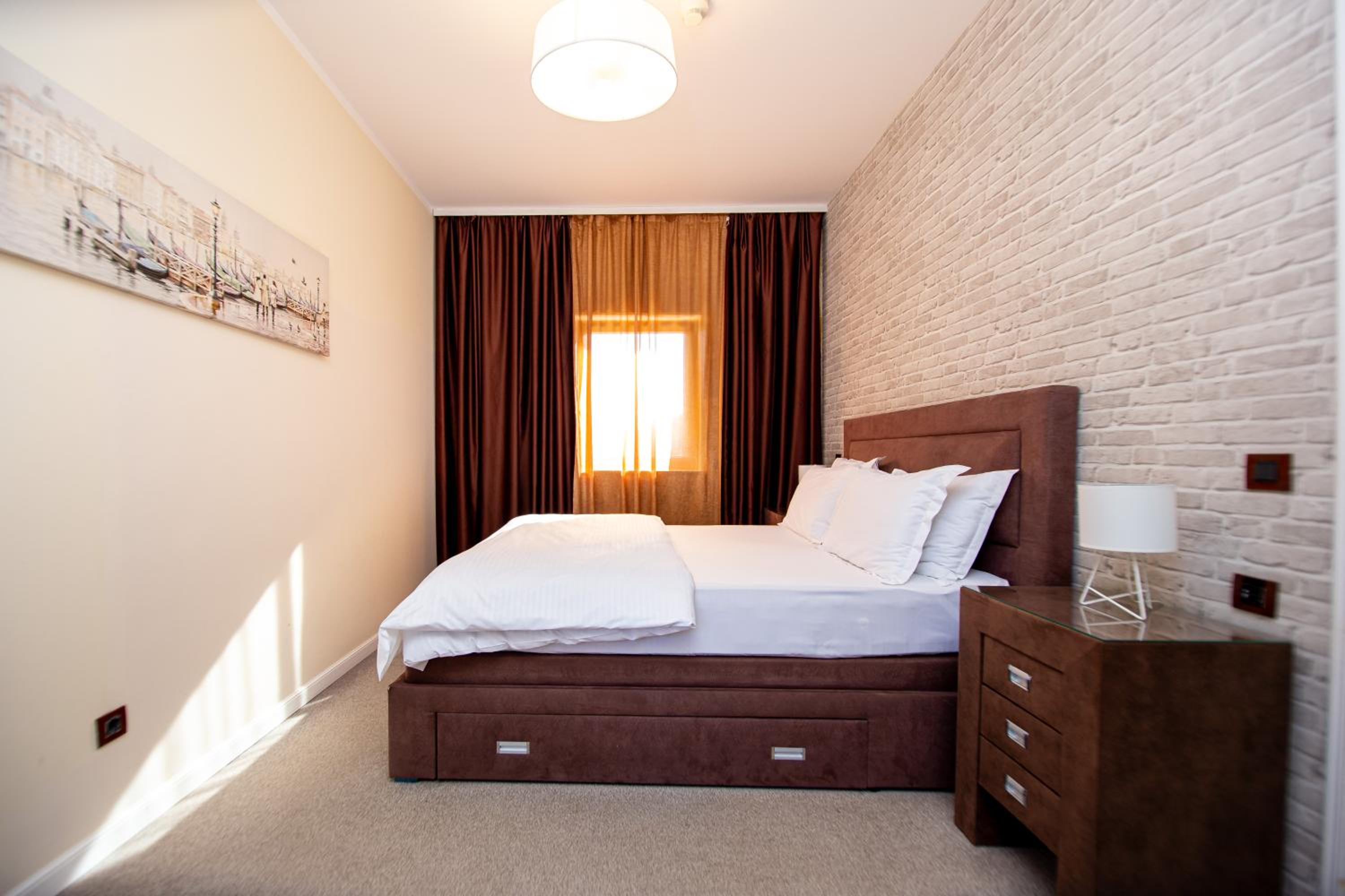 Queen Suite
