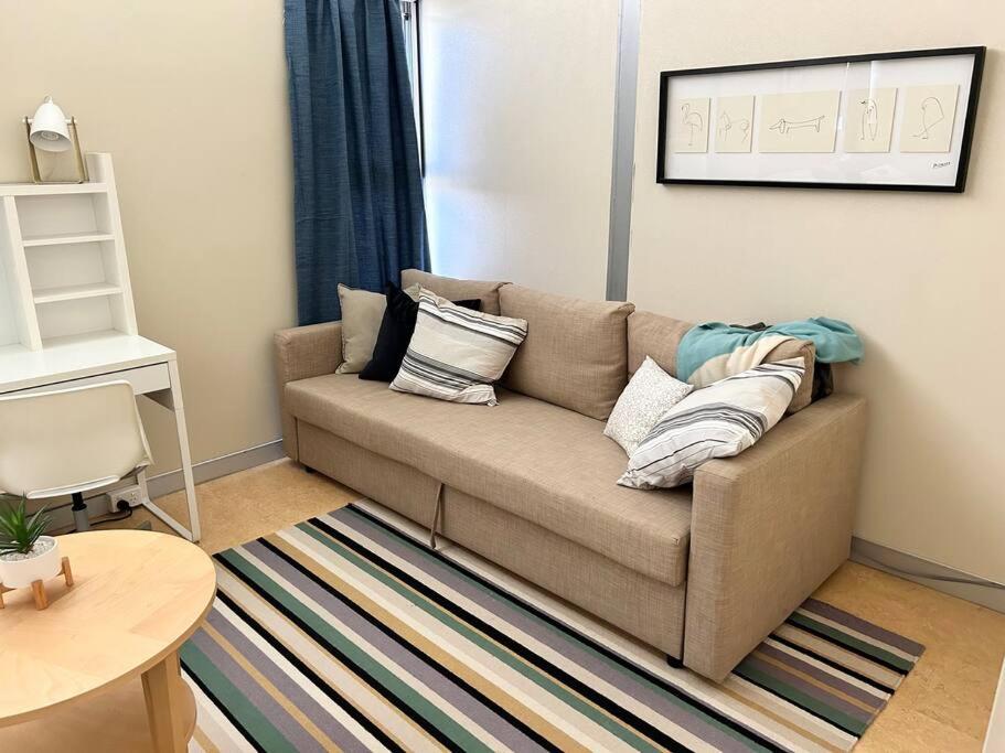Five-Bedroom House photo 1