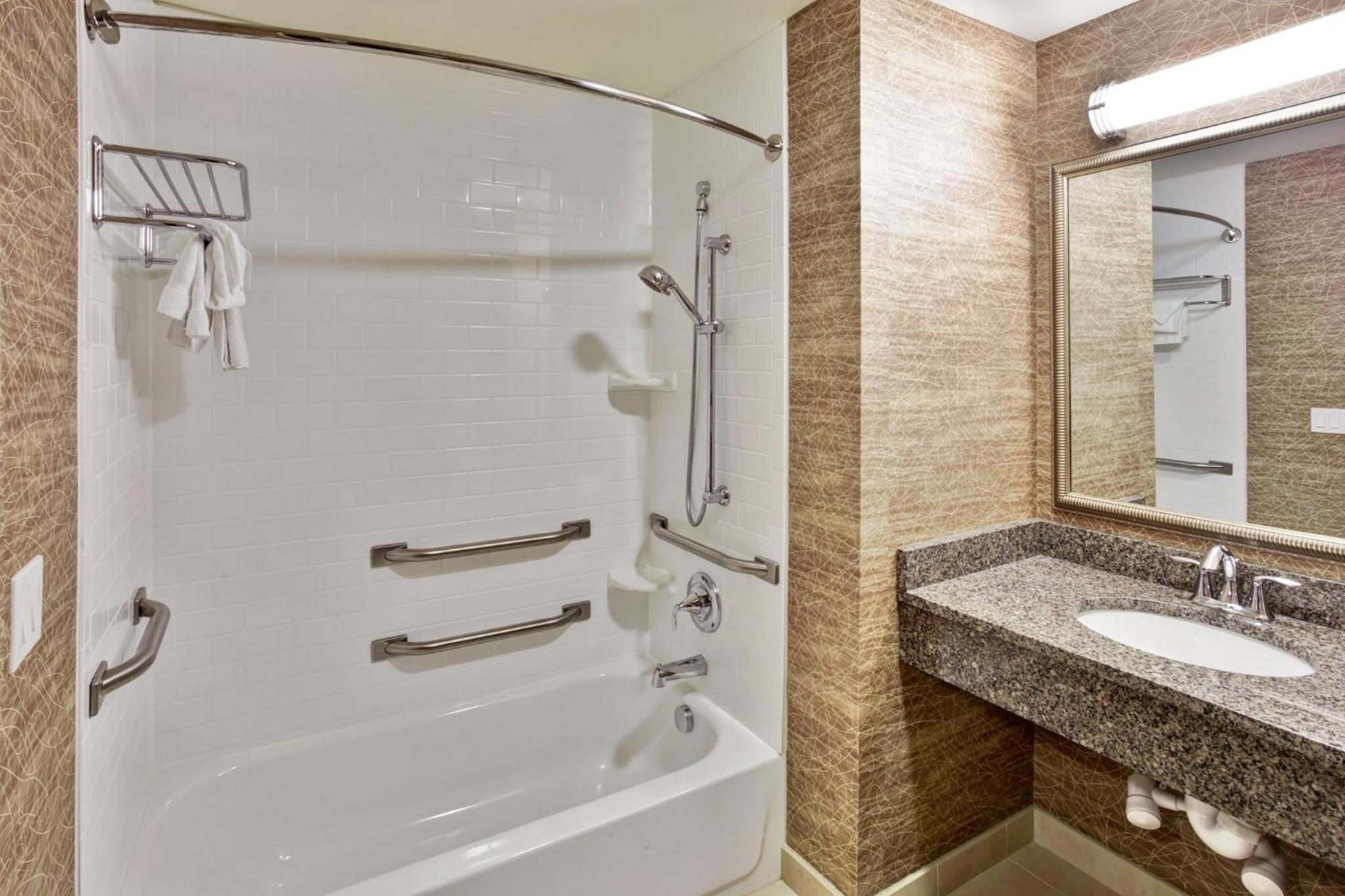 Standard King Room with Mobility Accessible Tub - Photo 7