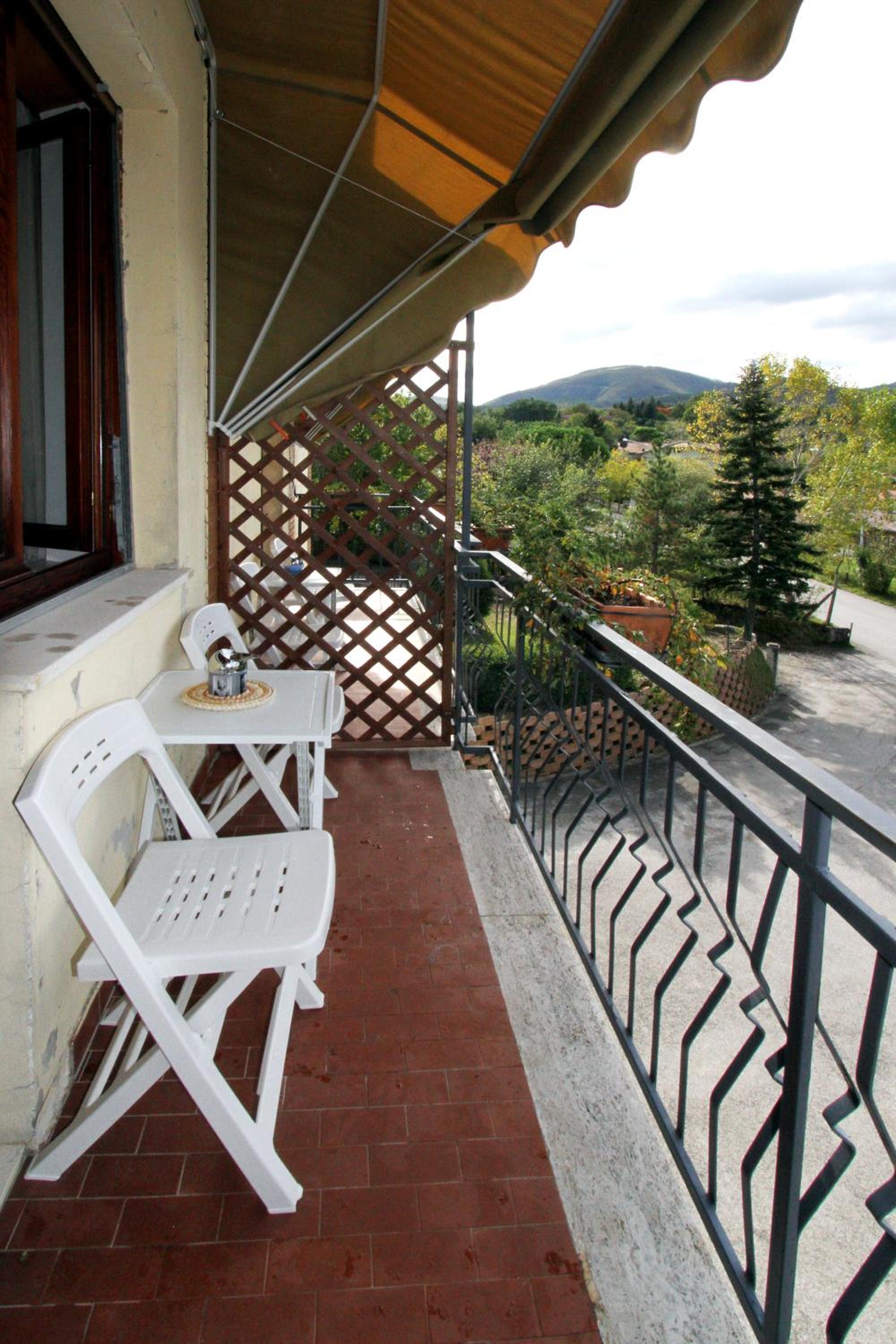 Double Room with Balcony and Private Bathroom - Photo 10
