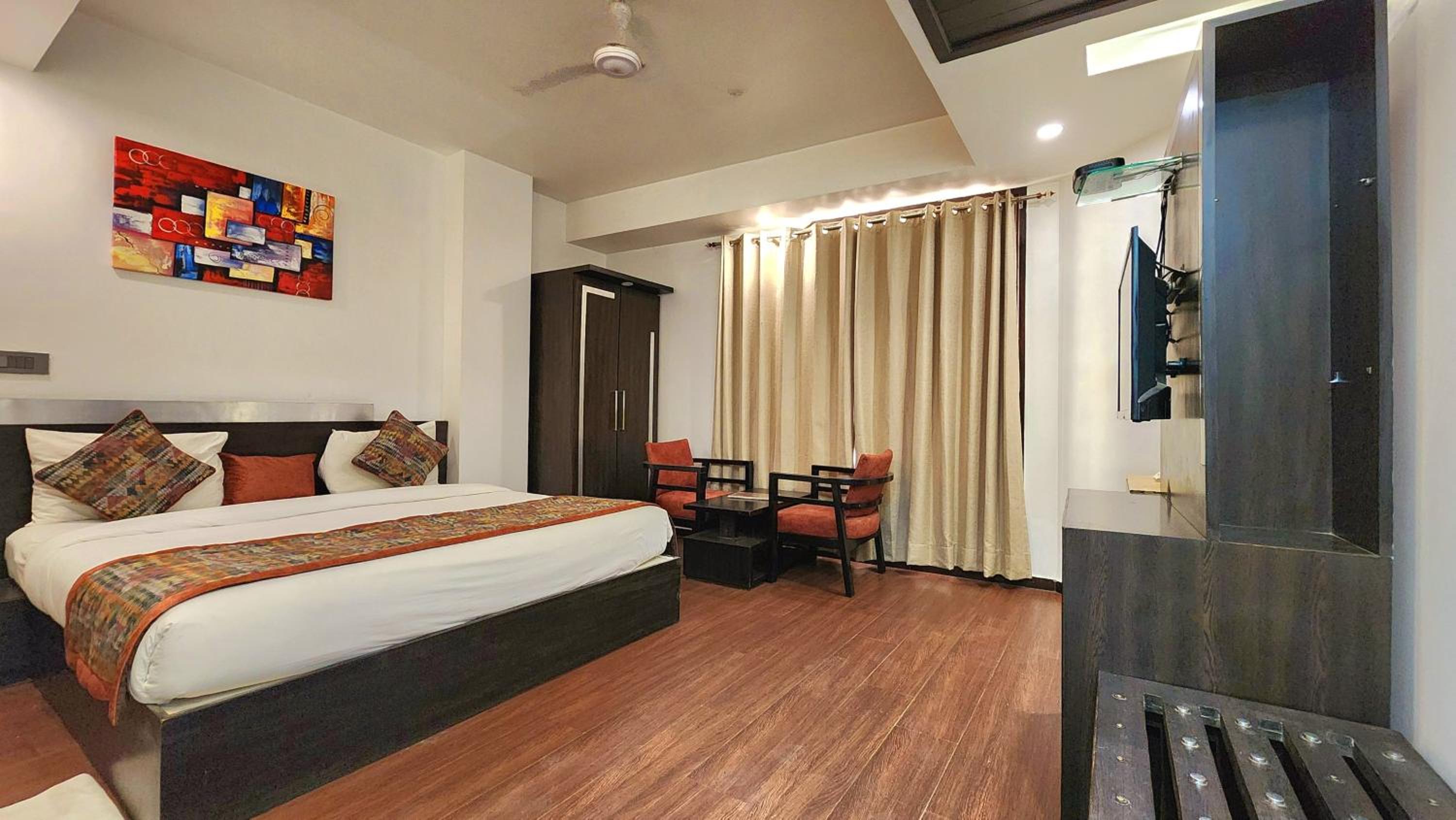 Executive Double Room with Free Airport Pickup photo 3