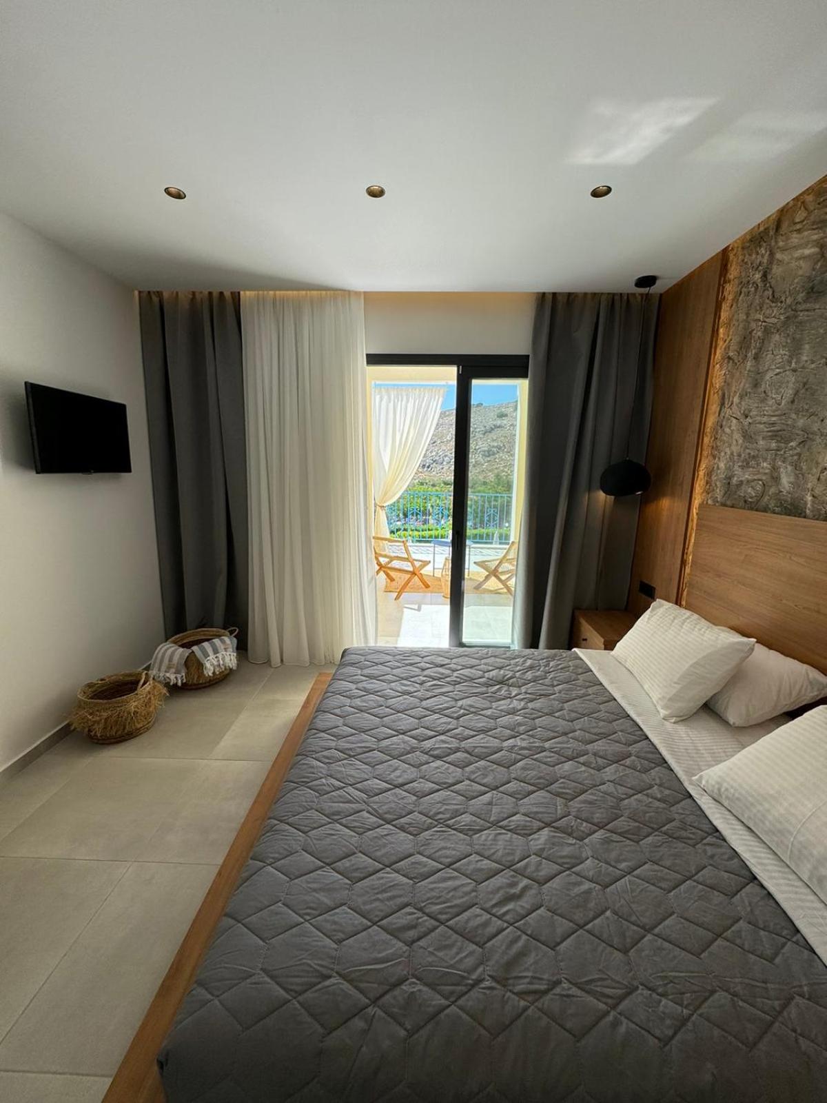 Deluxe Double Room with Sea View photo 2