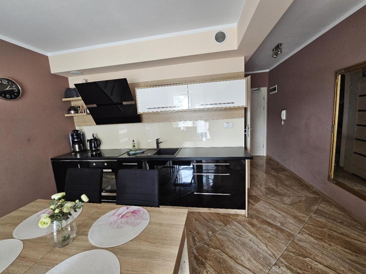 Apartment with Terrace - Photo 27