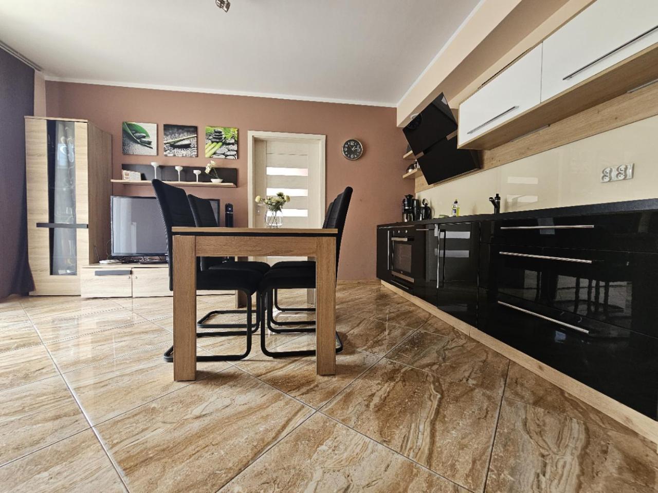 Apartment with Terrace - Photo 28