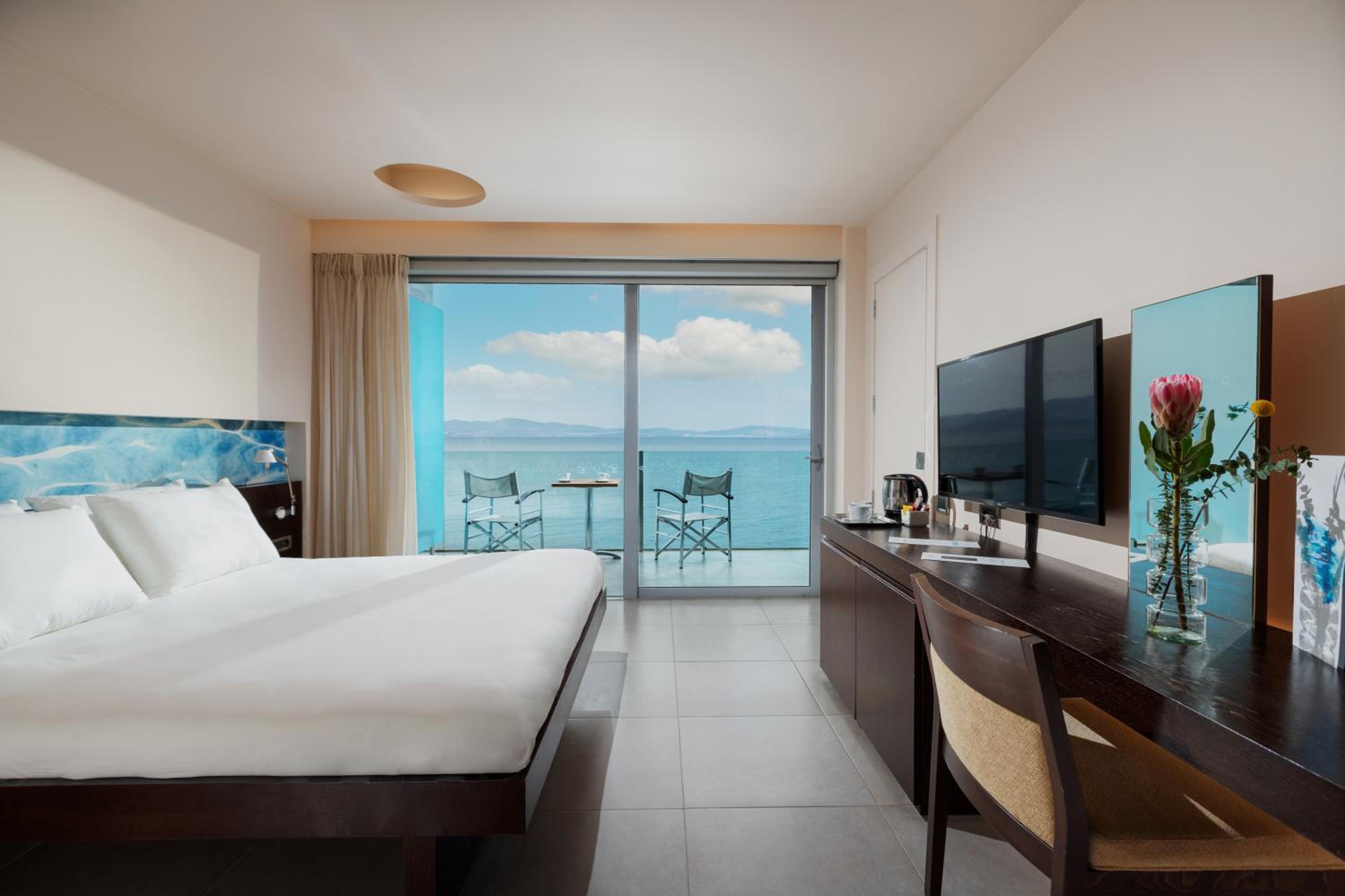 Junior Suite with Sea View - Photo 3