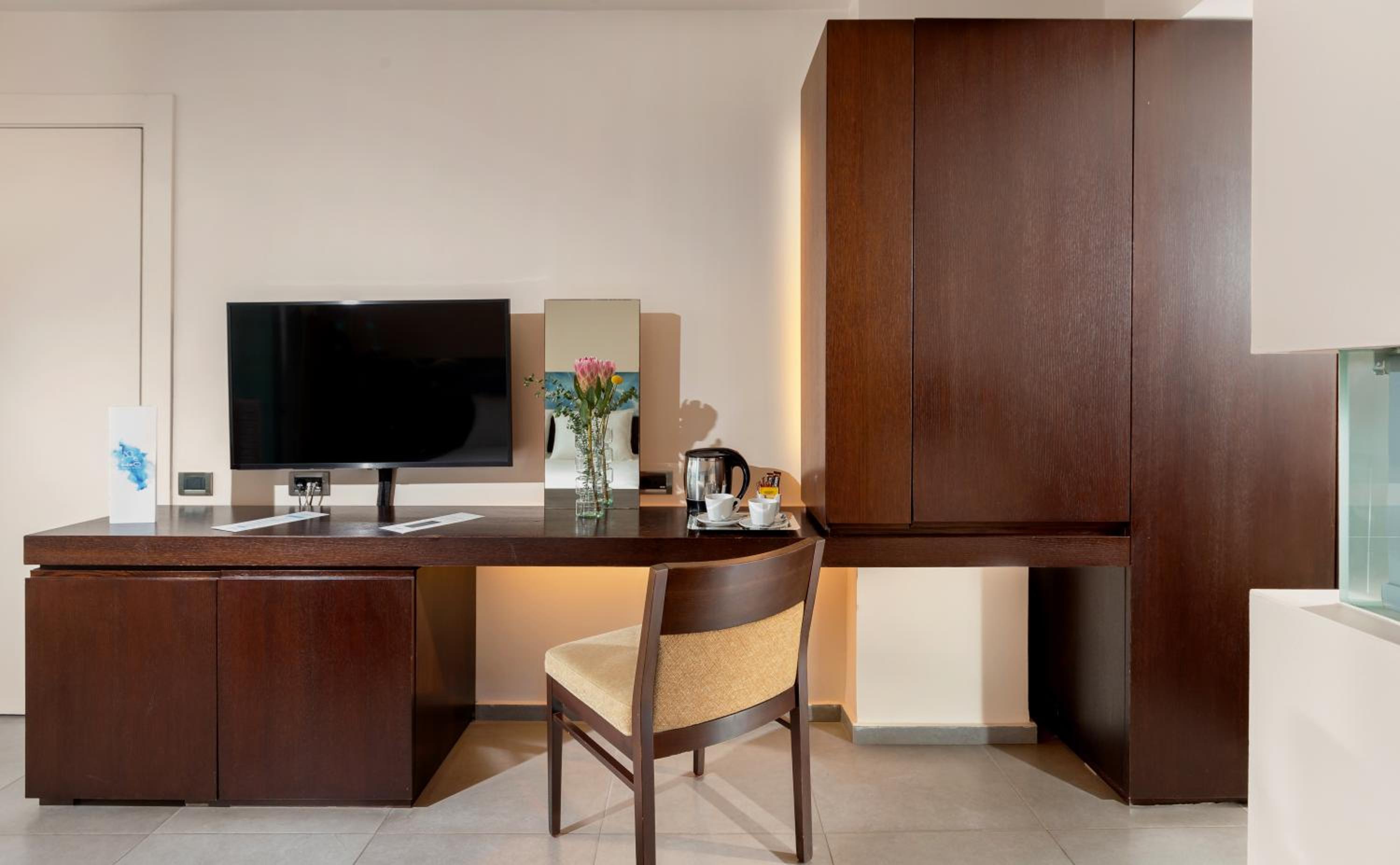 Junior Suite with Sea View - Photo 11