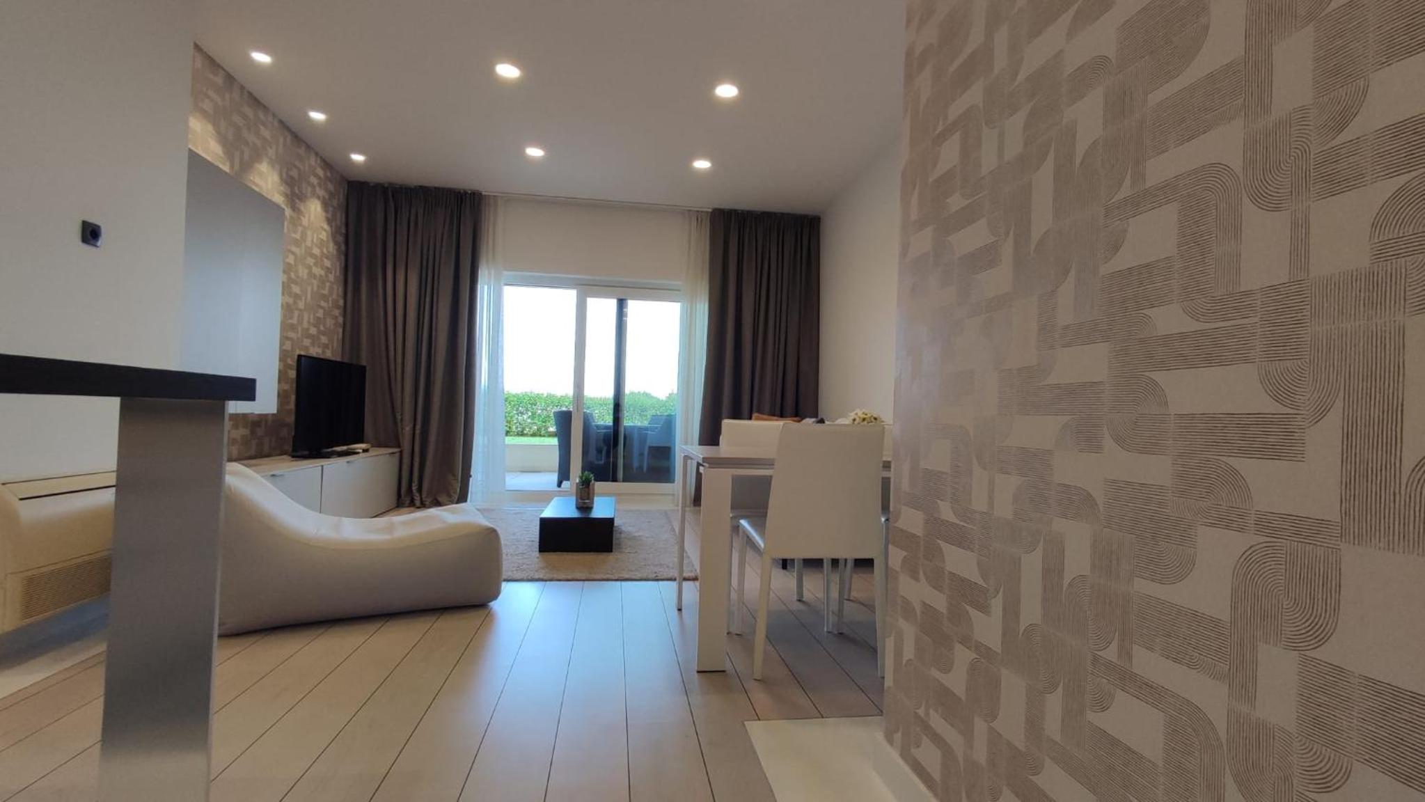 Two-Bedroom Deluxe Apartment With Balcony