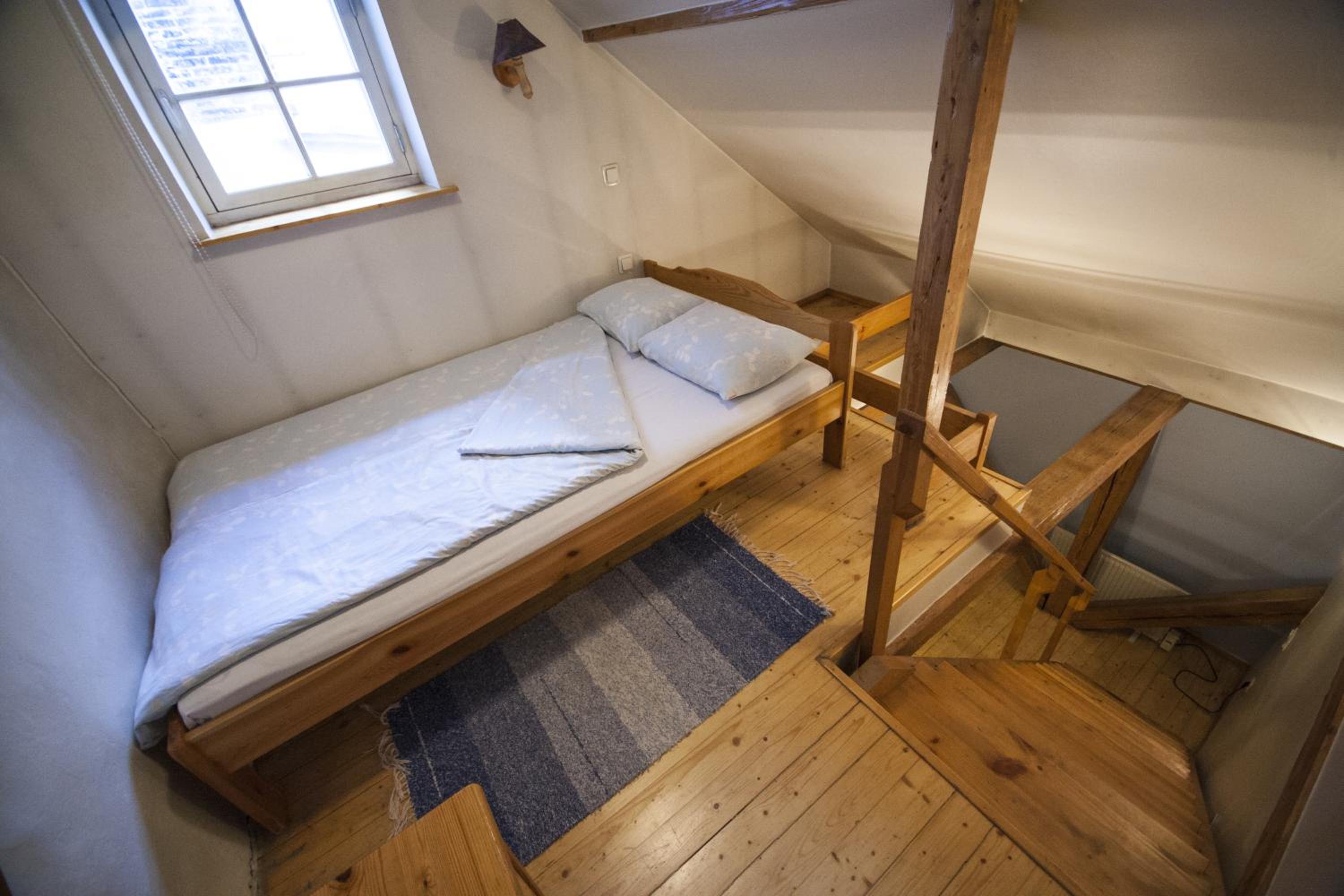 Large Twin Room - Photo 5
