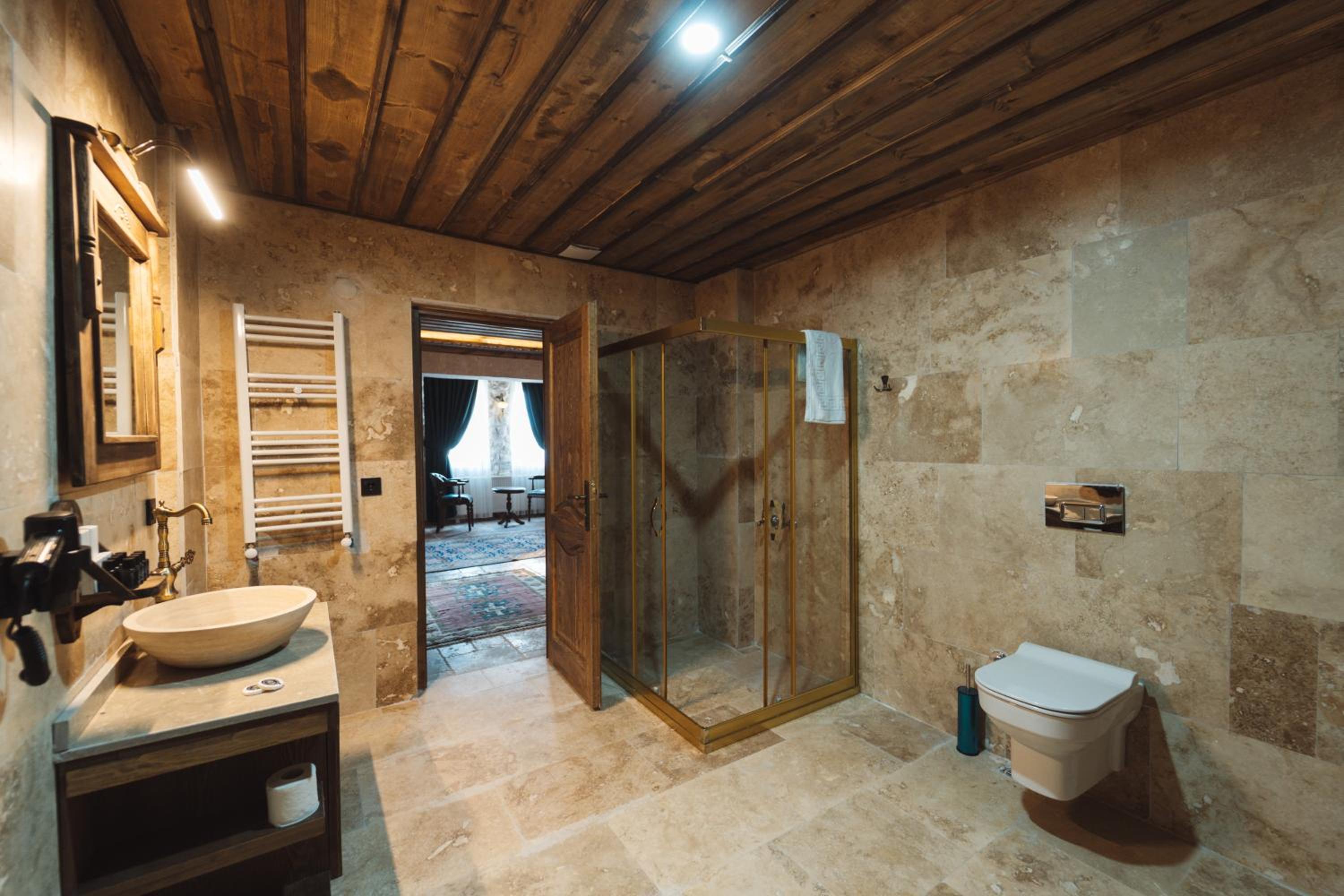 Deluxe Room - Photo 10