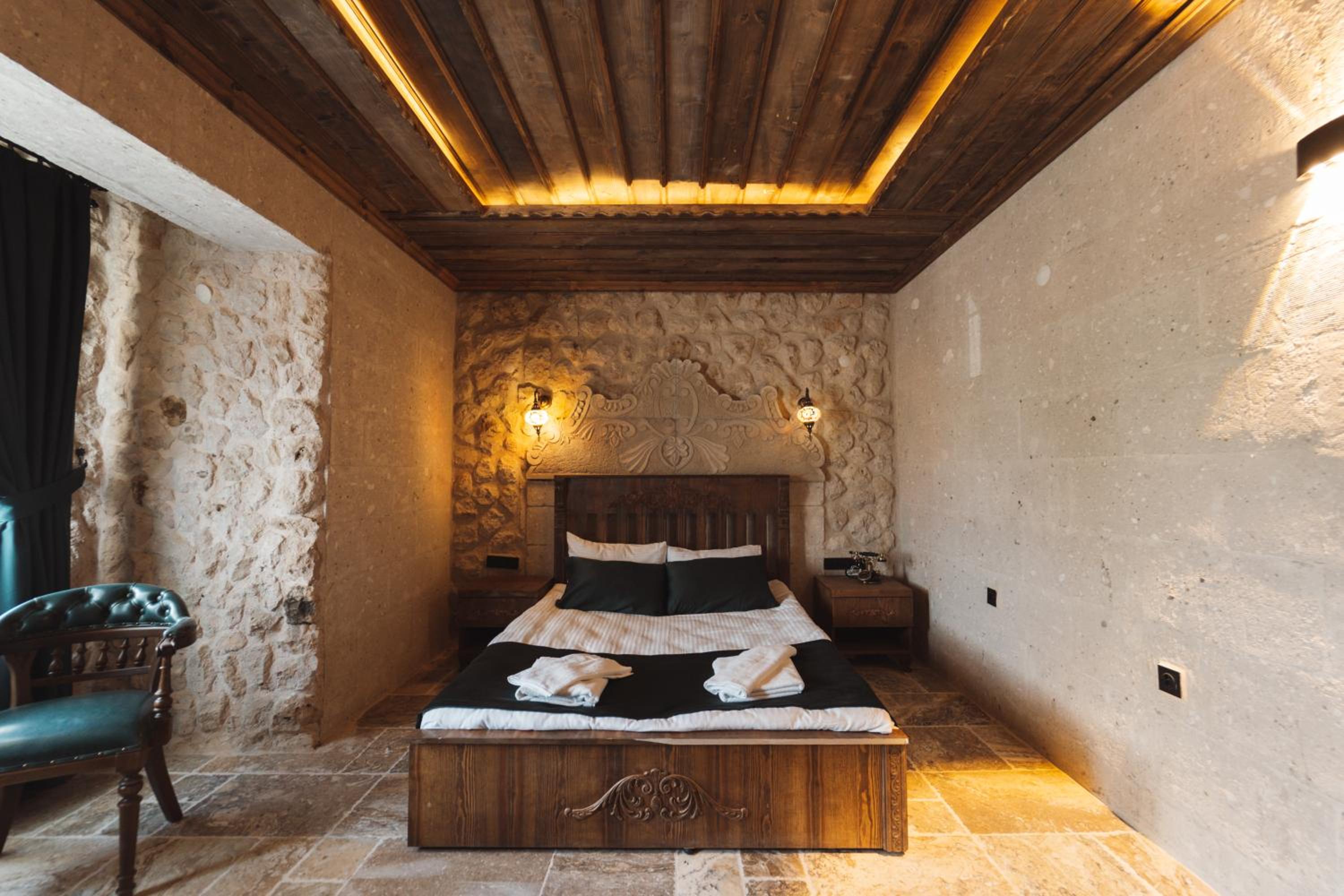 Deluxe Room - Photo 14