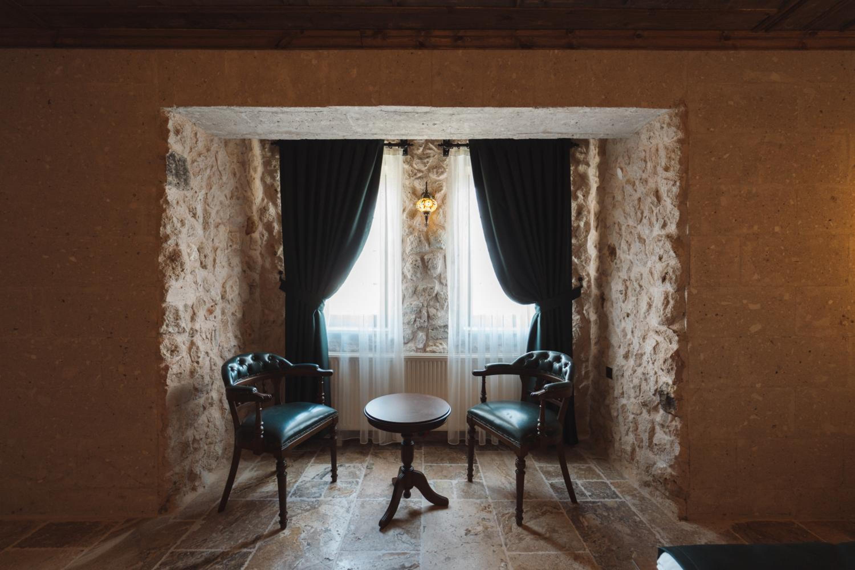 Deluxe Room - Photo 12