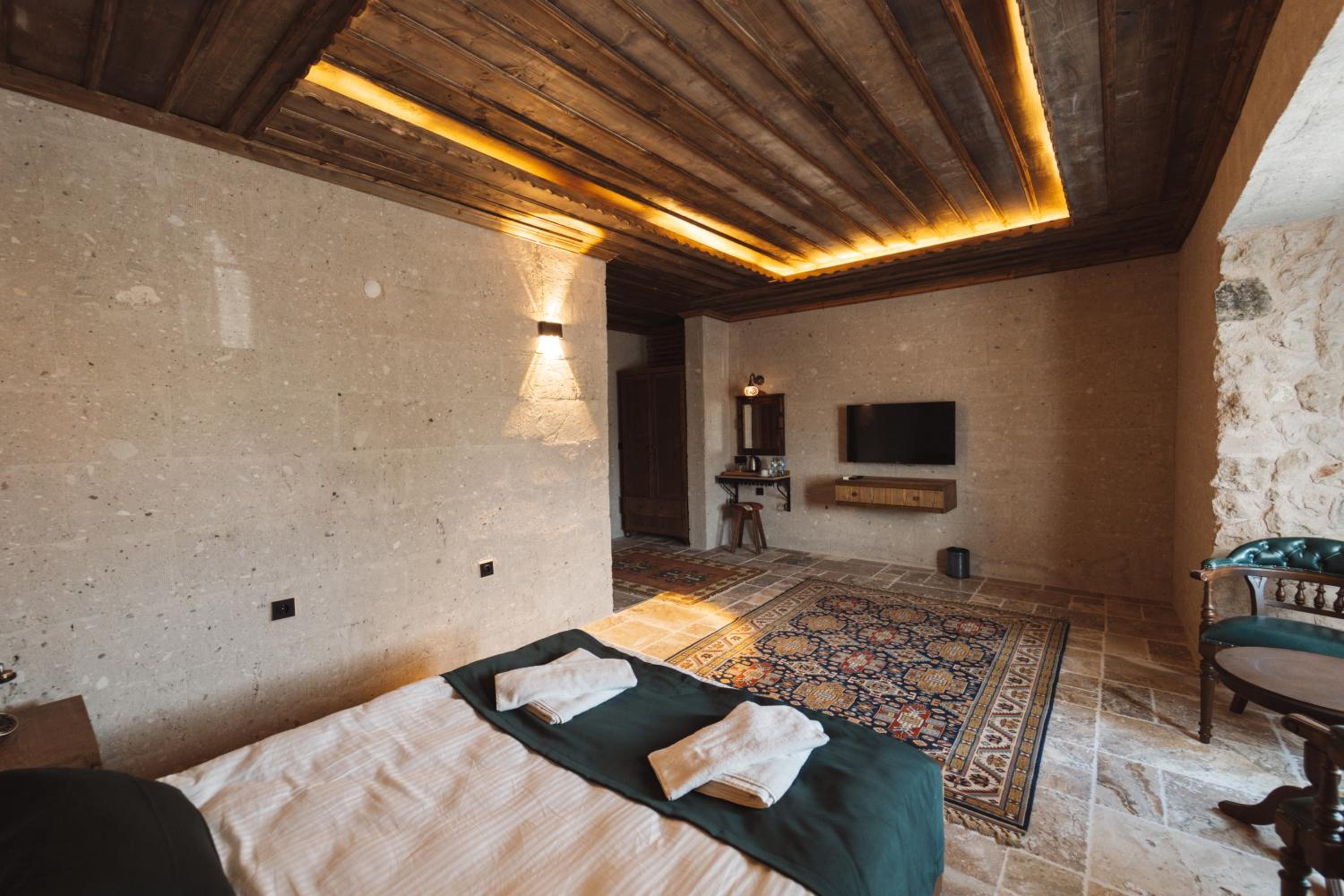 Deluxe Room - Photo 15