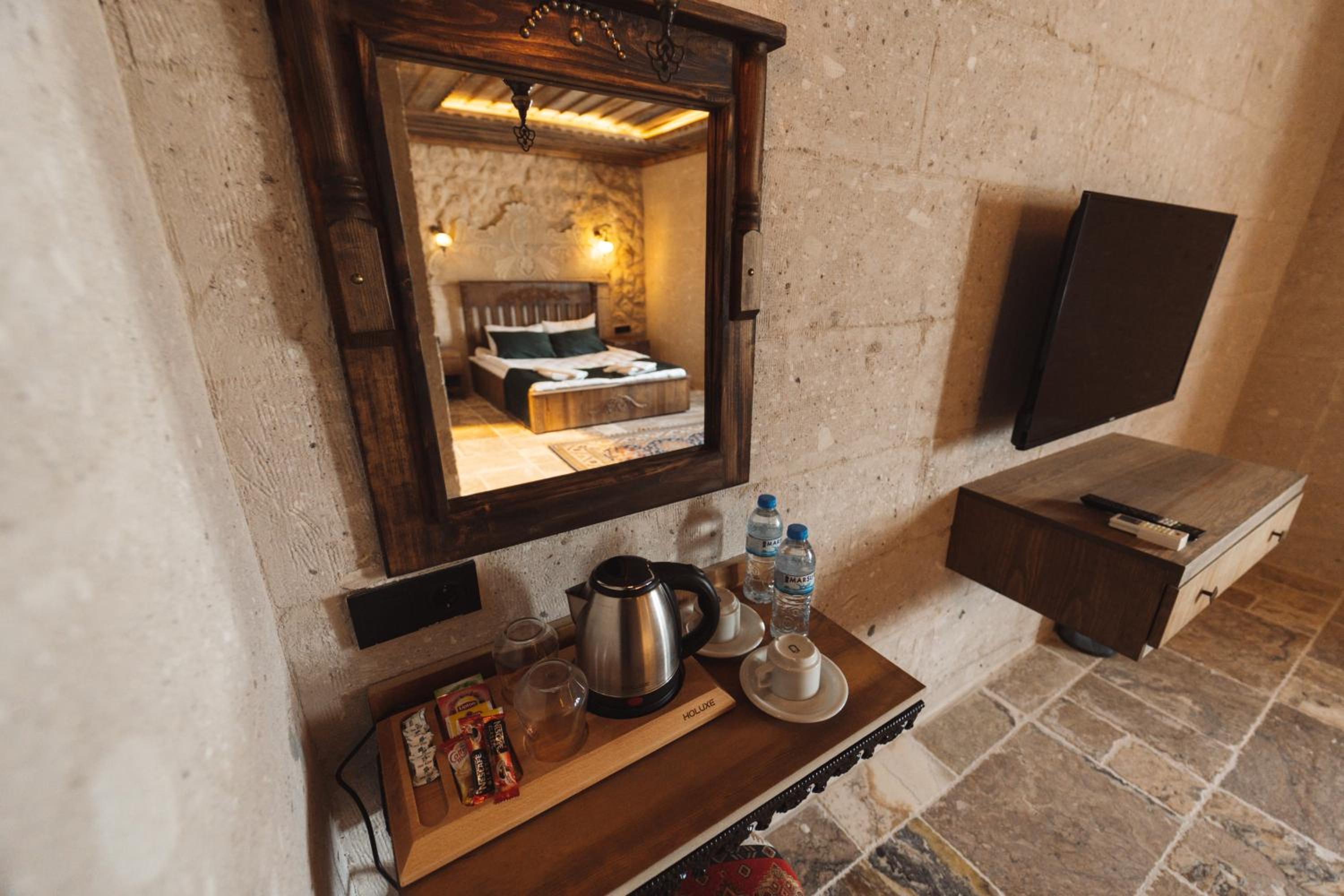 Deluxe Room - Photo 6
