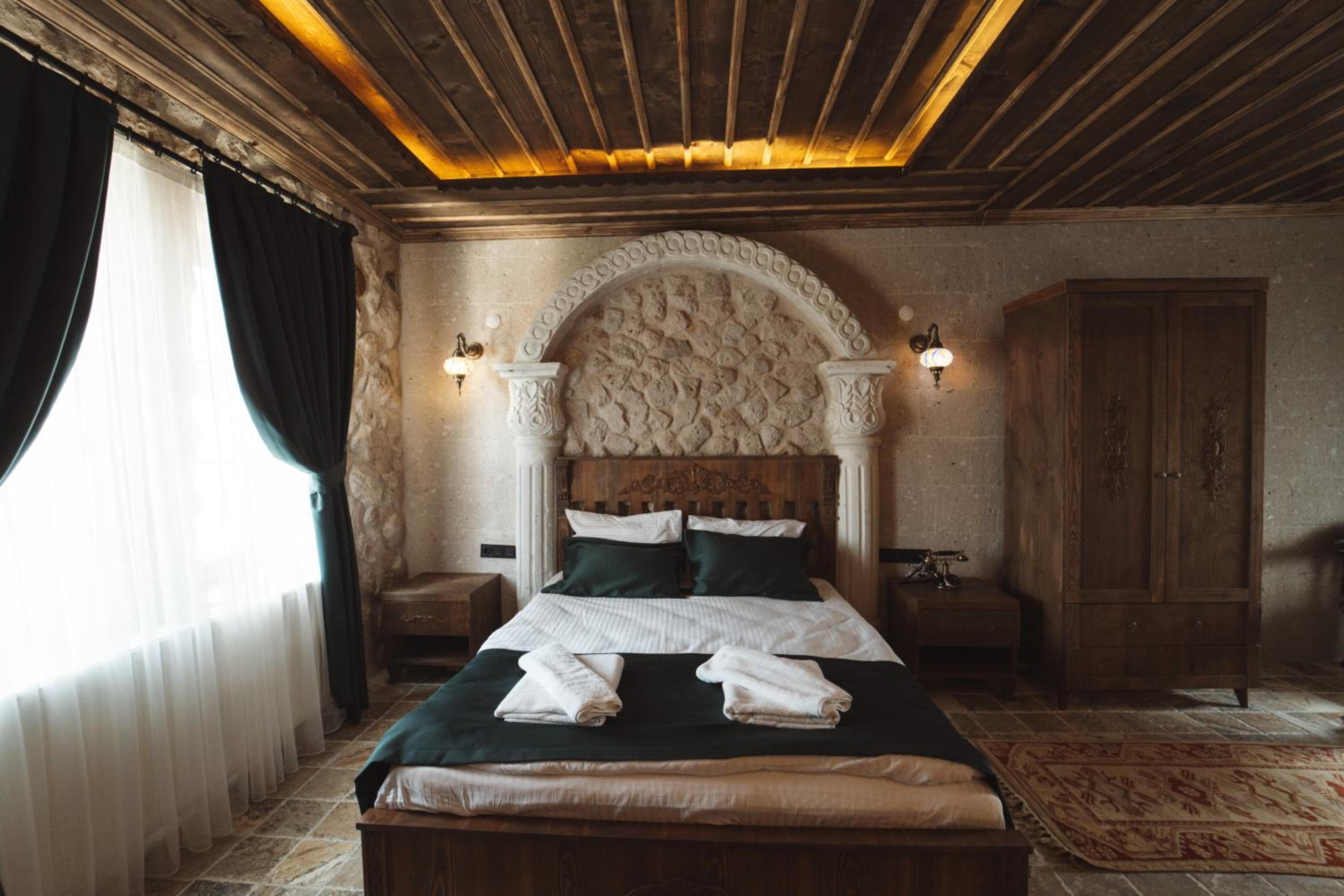 Deluxe Room - Photo 16