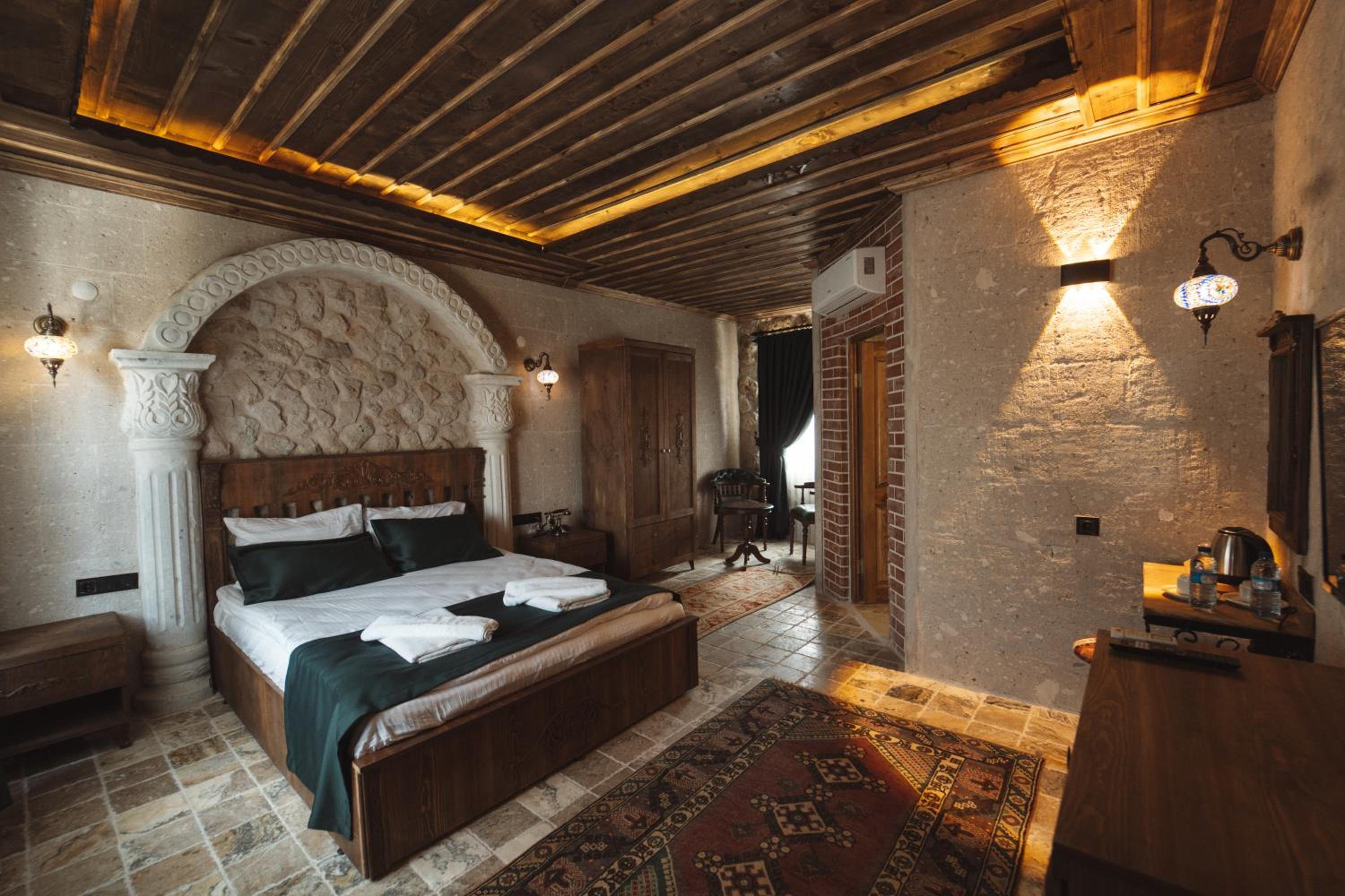 Deluxe Room - Photo 9