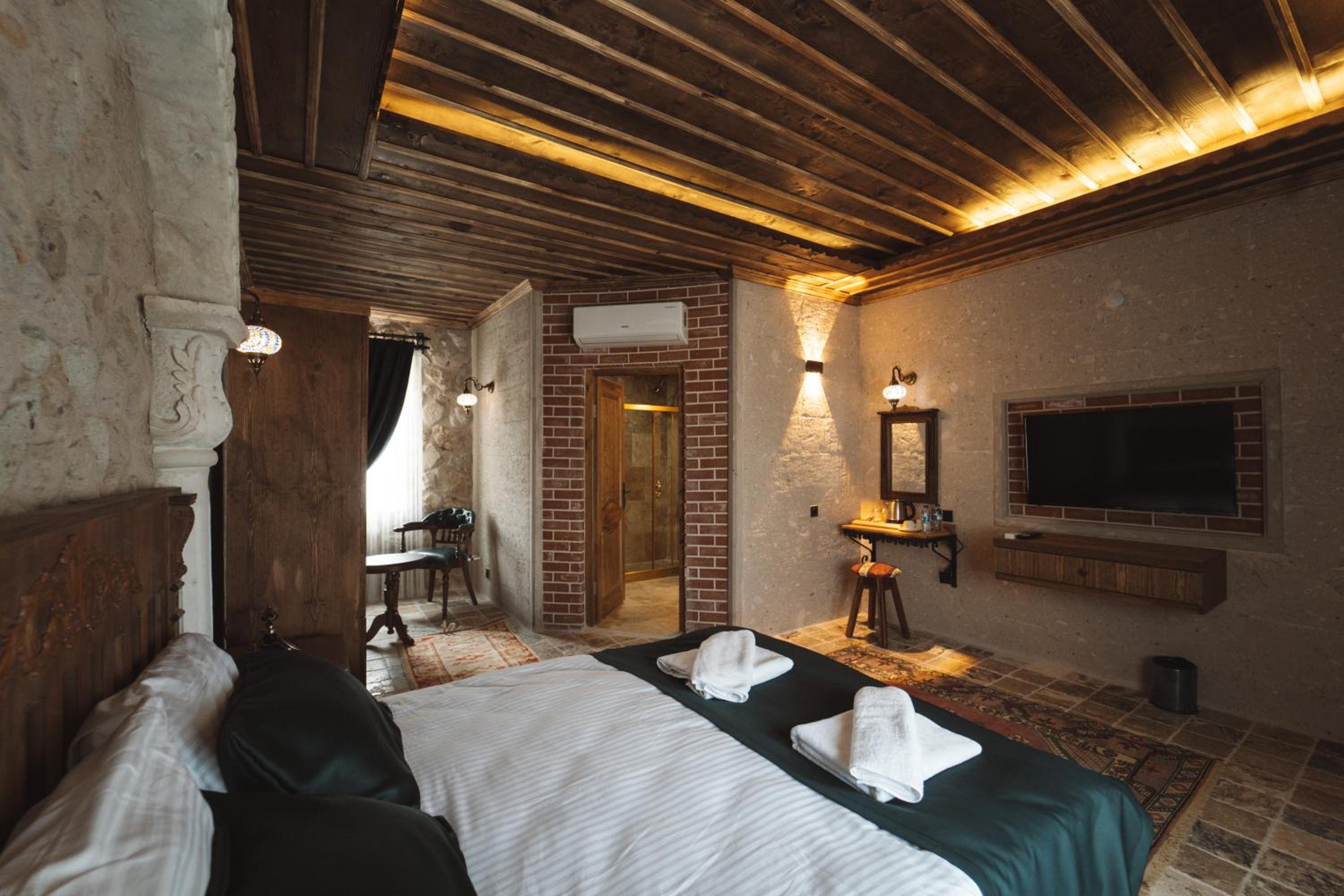 Deluxe Room - Photo 8