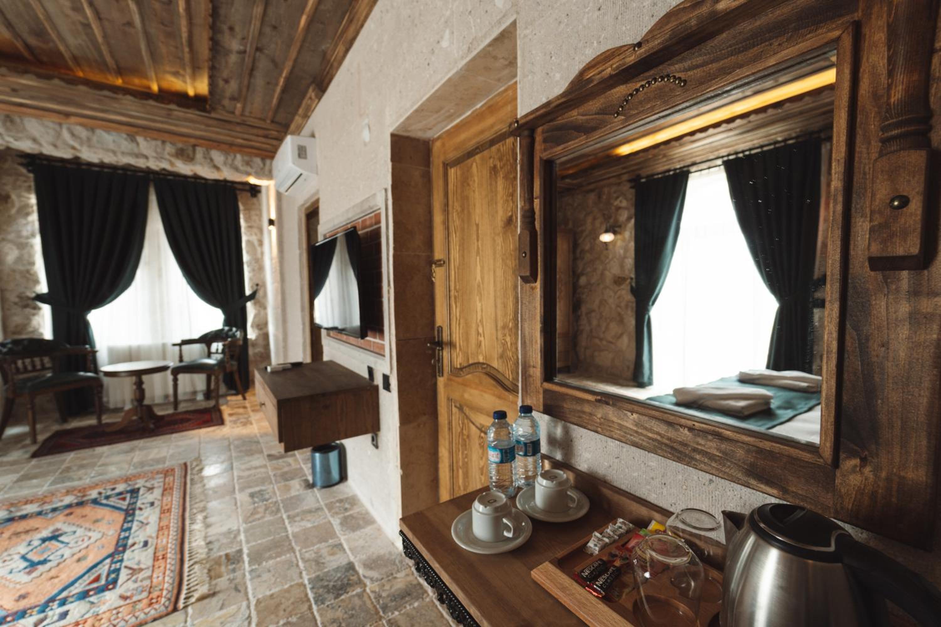 Deluxe Room - Photo 7