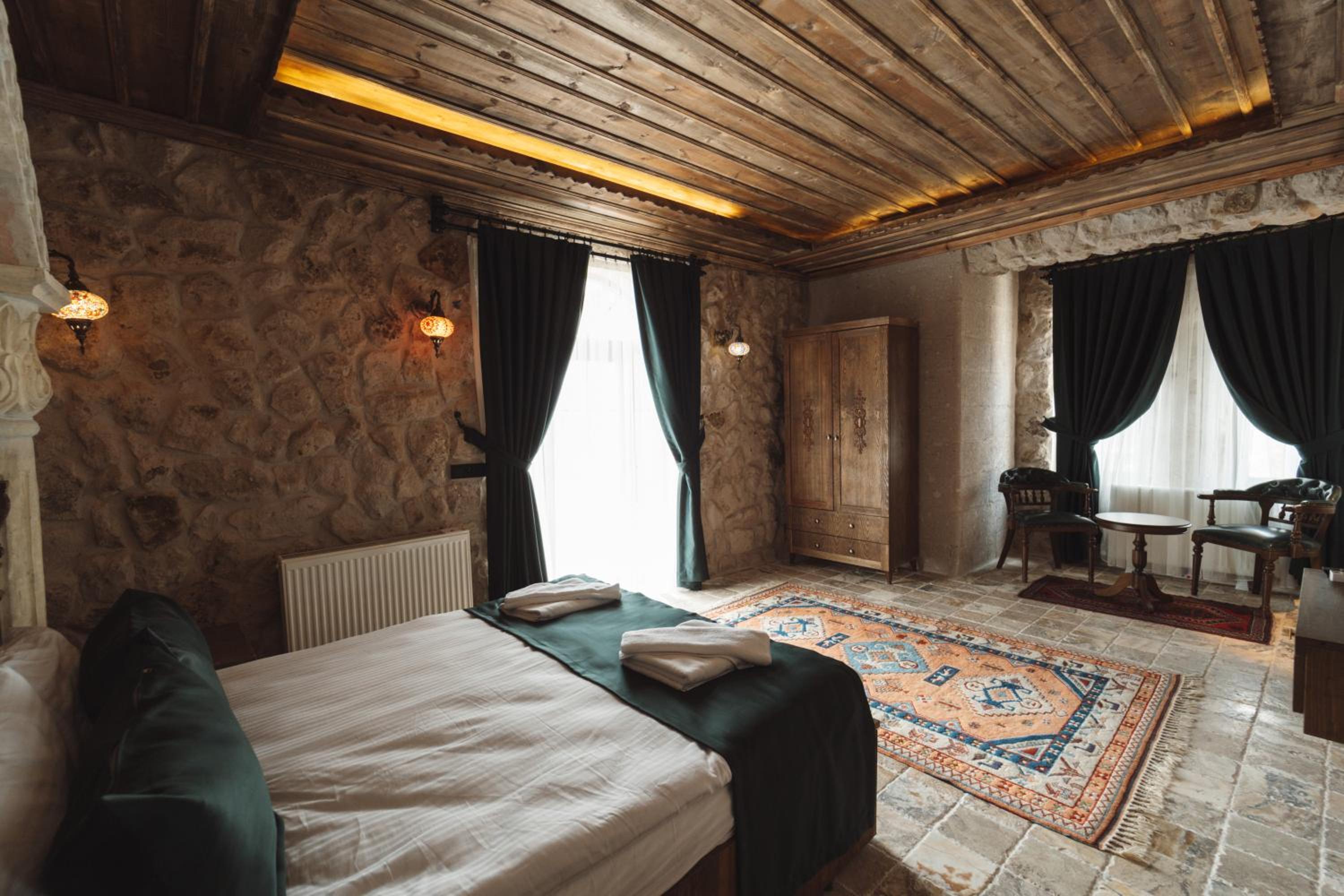 Deluxe Room - Photo 18