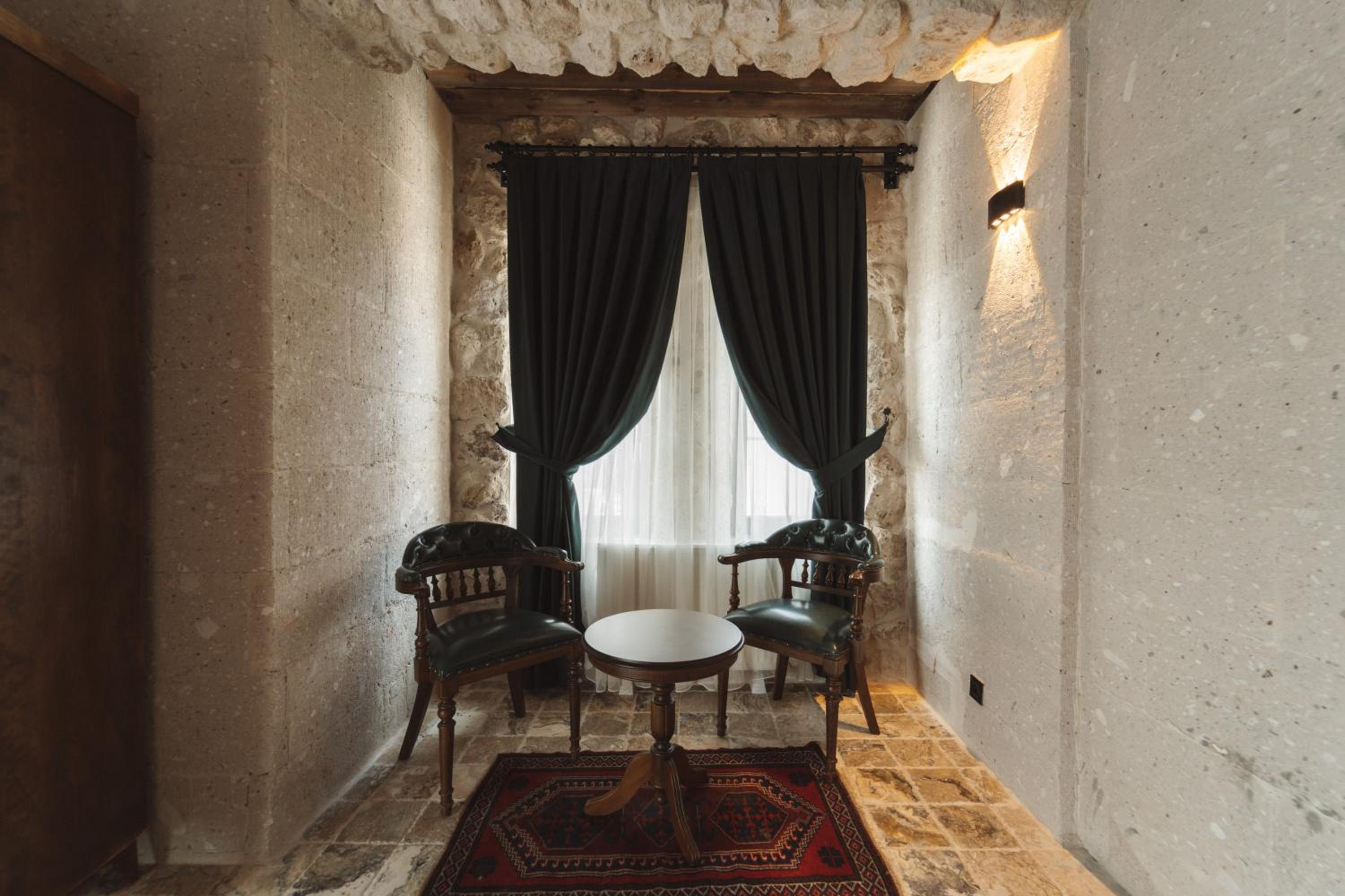 Deluxe Room - Photo 19