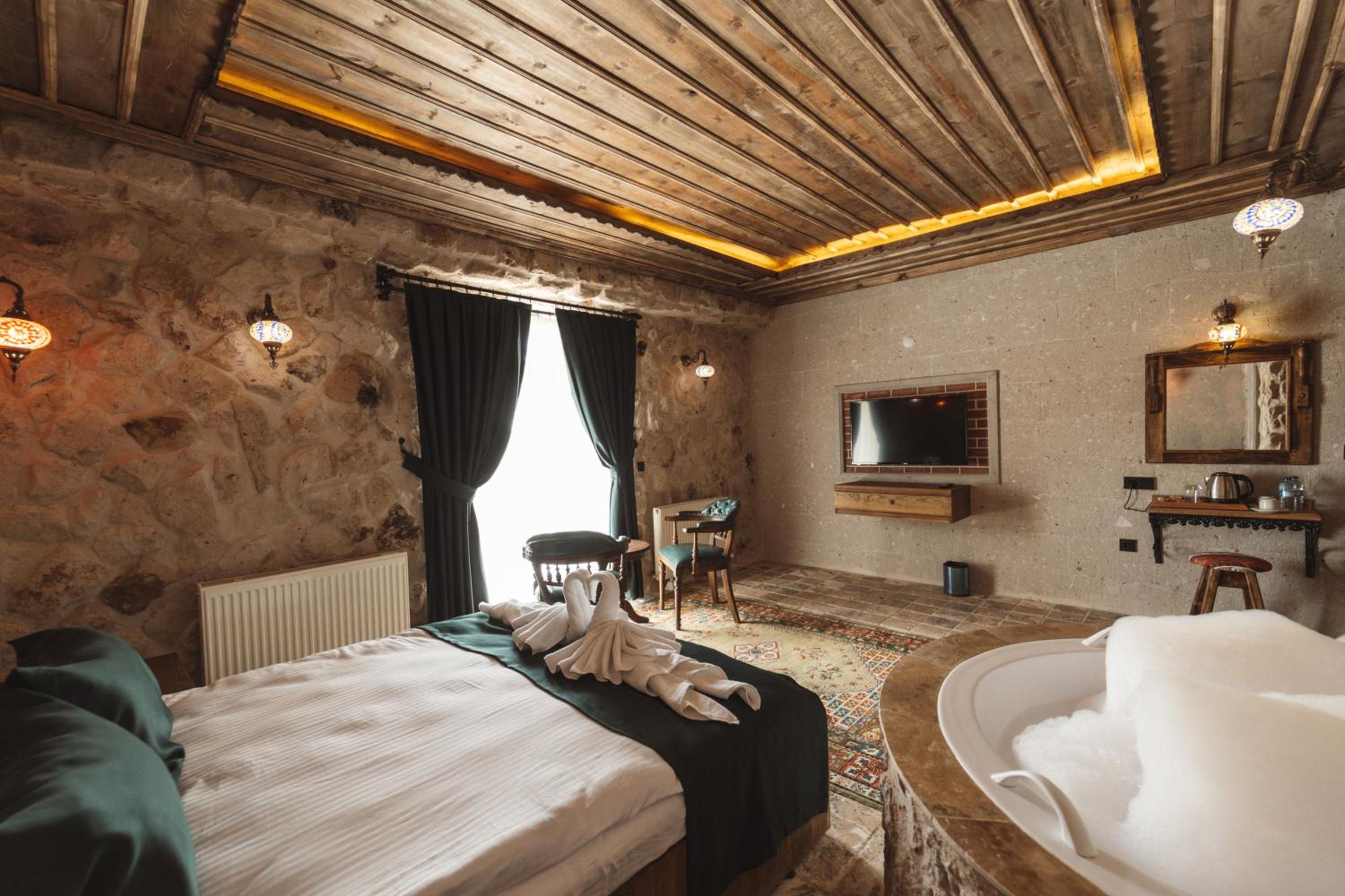 Superior Suite - Photo 24