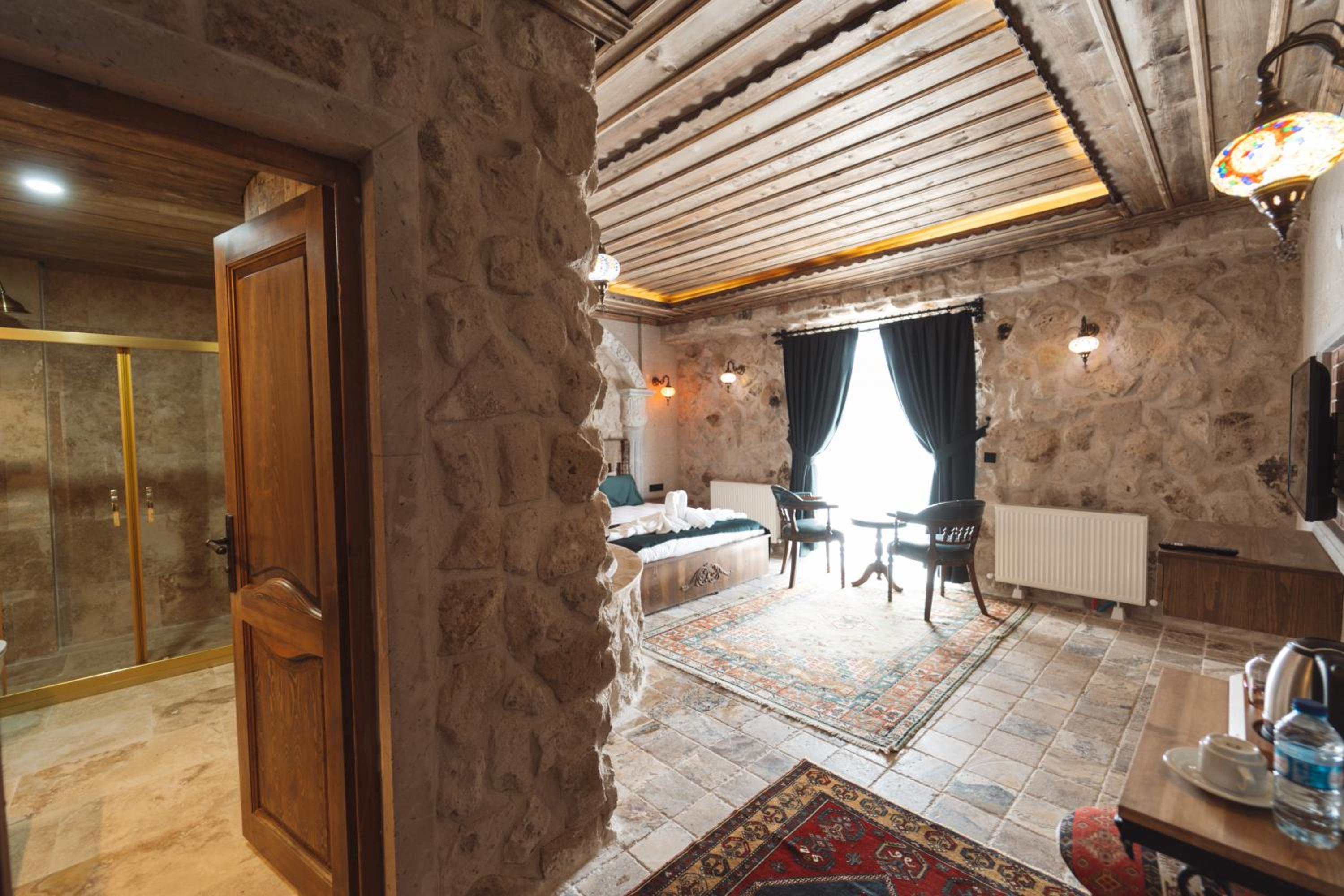 Superior Suite - Photo 23