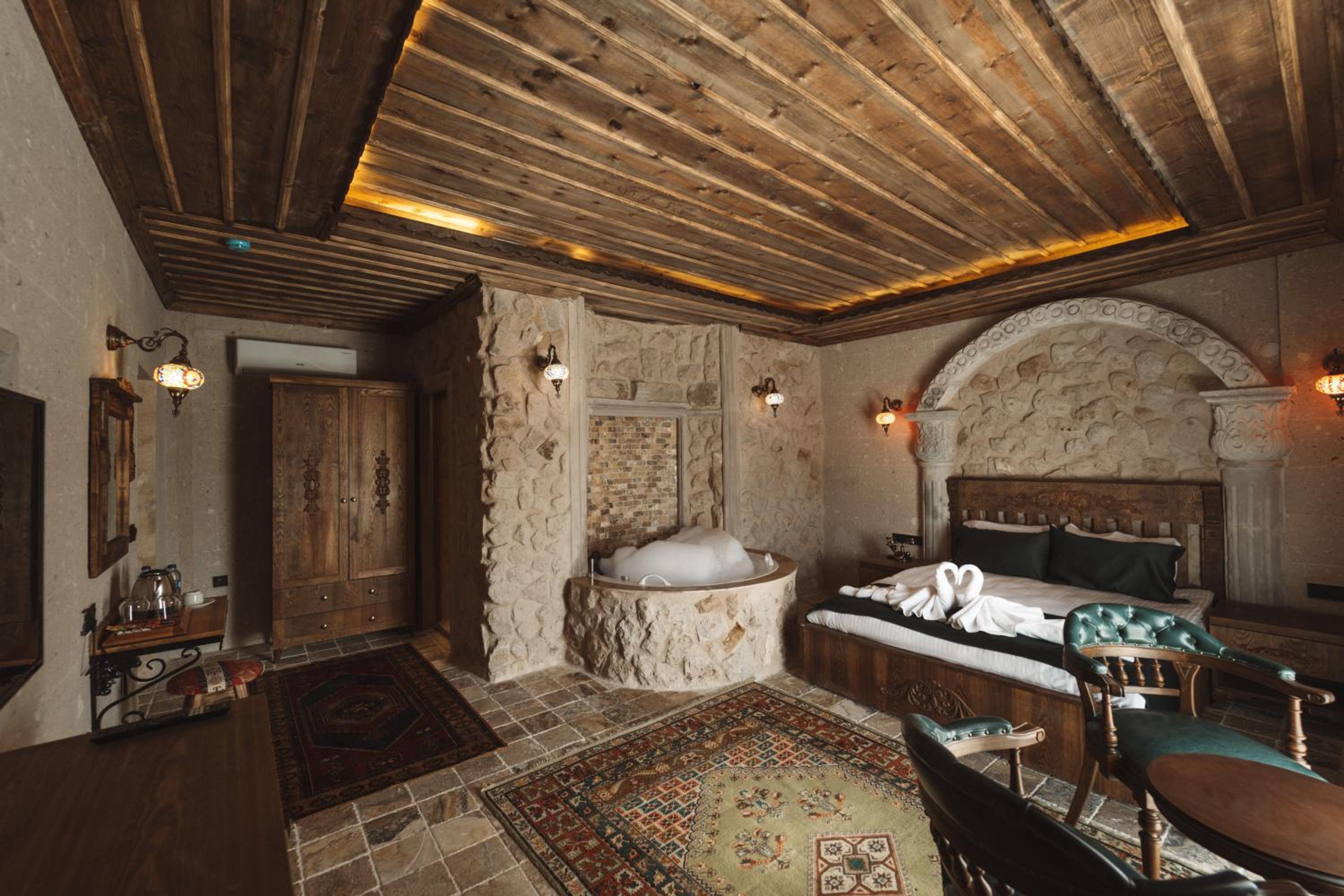 Superior Suite - Photo 15
