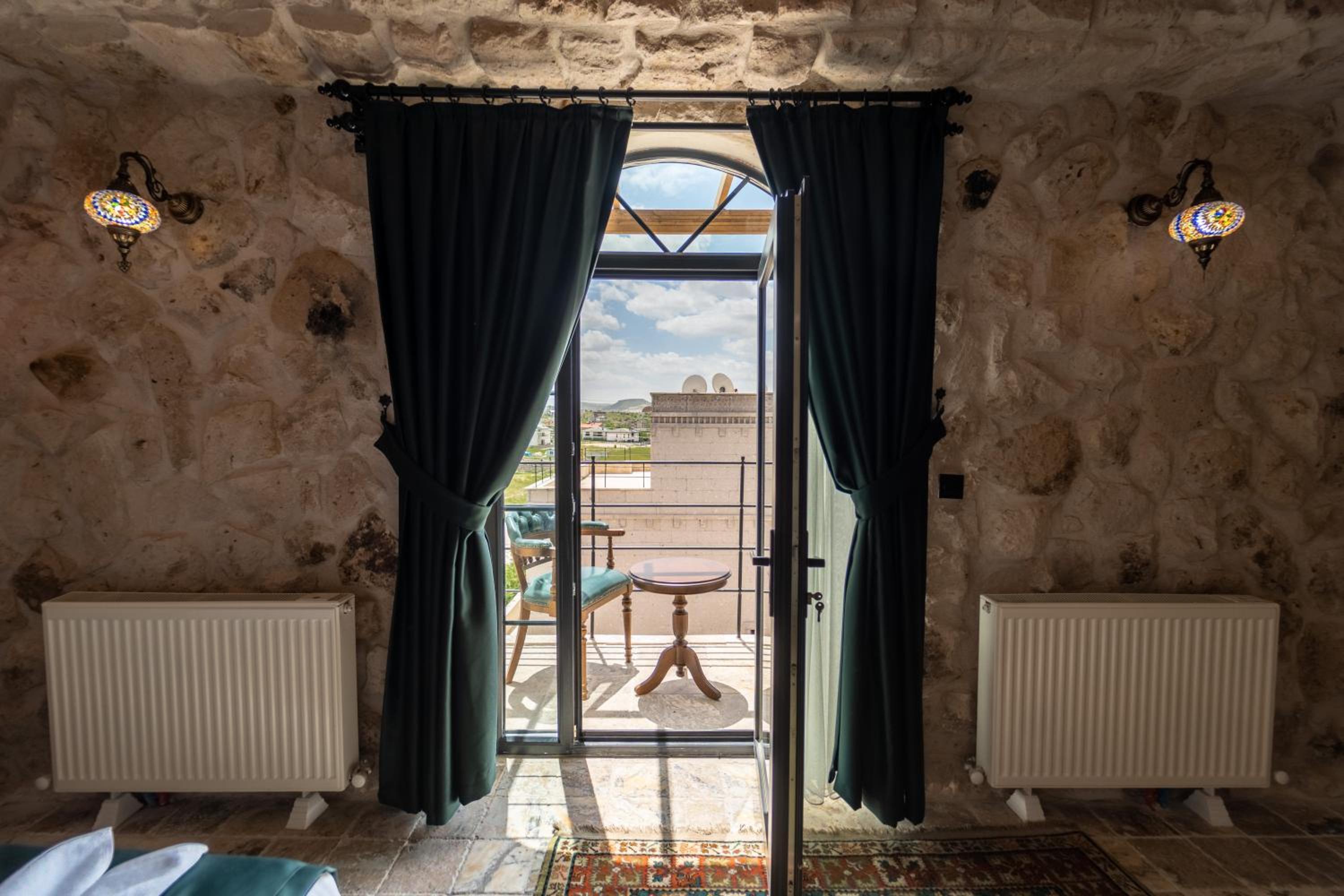 Superior Suite - Photo 21