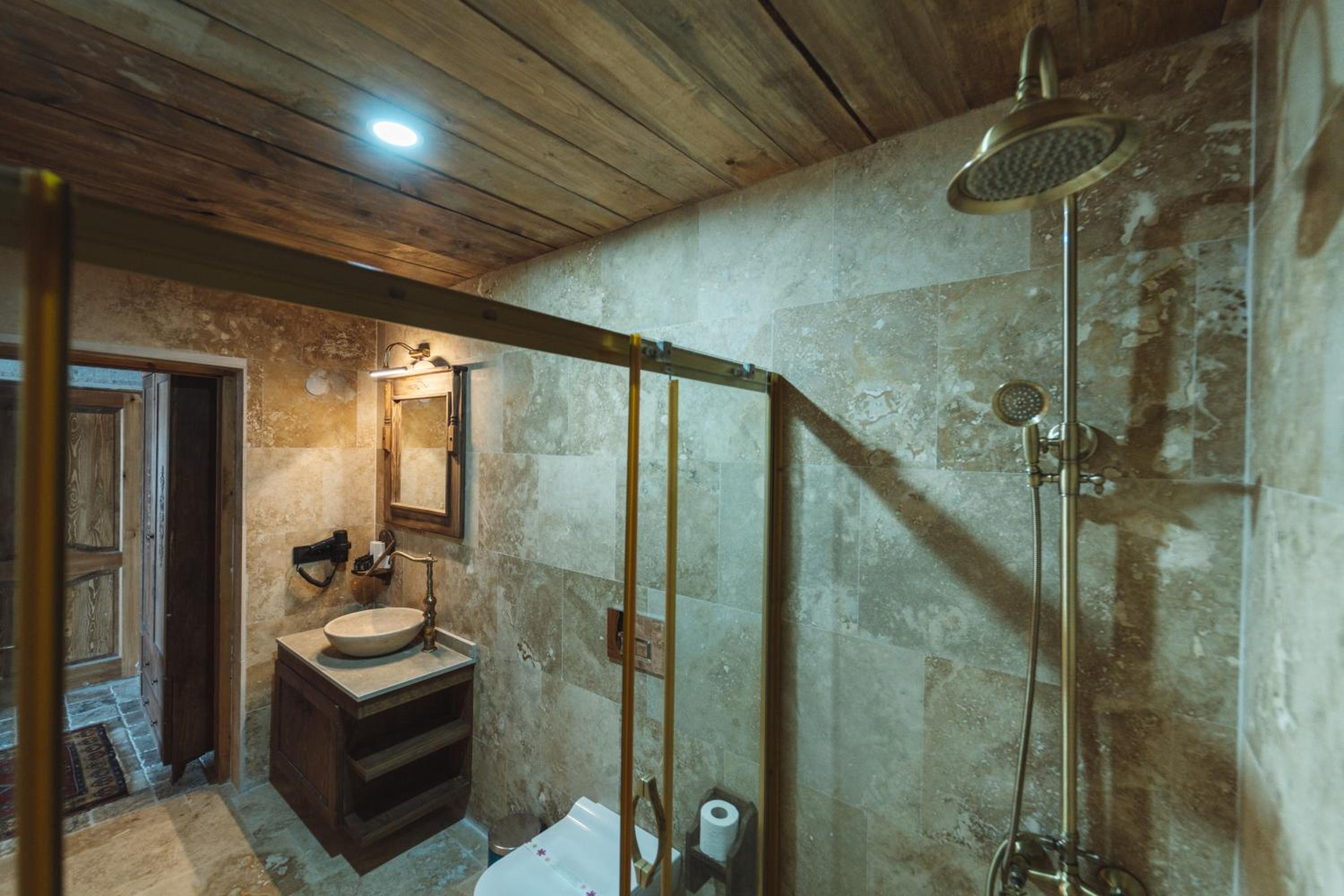 Superior Suite - Photo 12