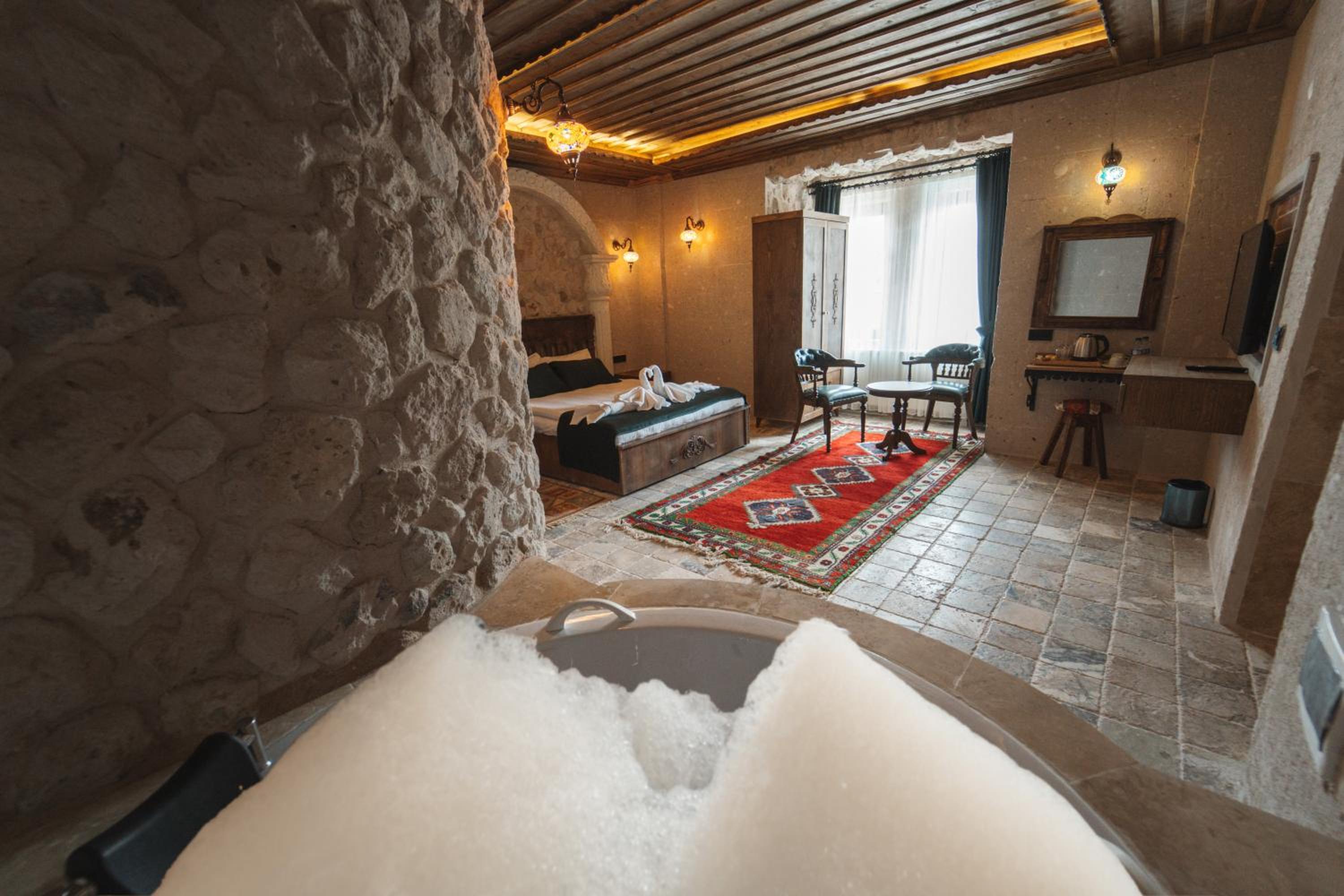 Superior Suite - Photo 11