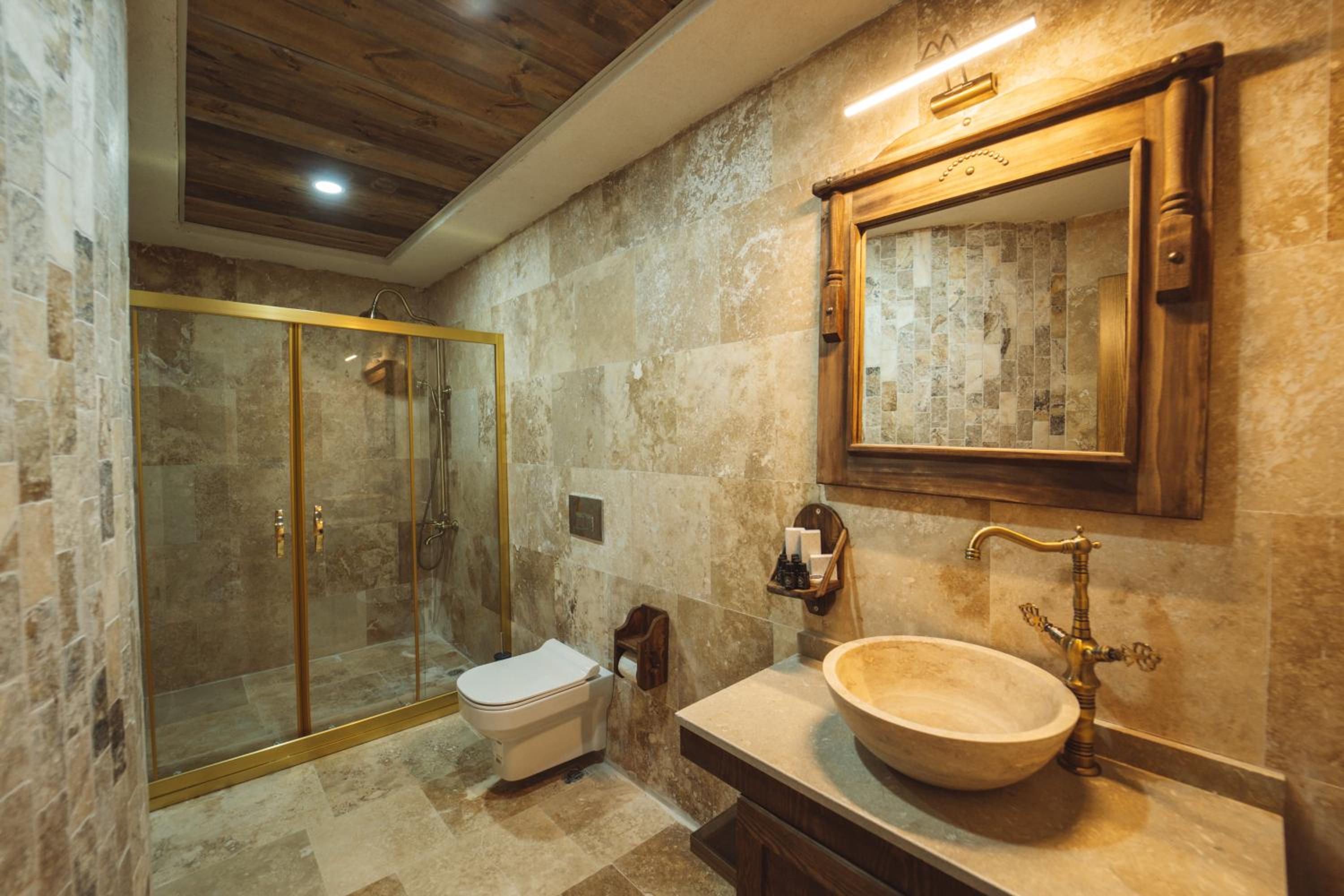 Superior Suite - Photo 19